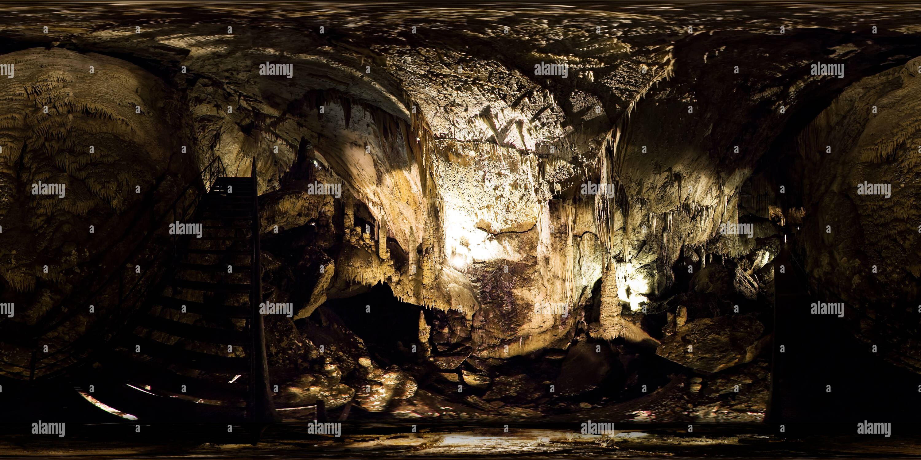 Vue panoramique à 360° de Dim Cavern