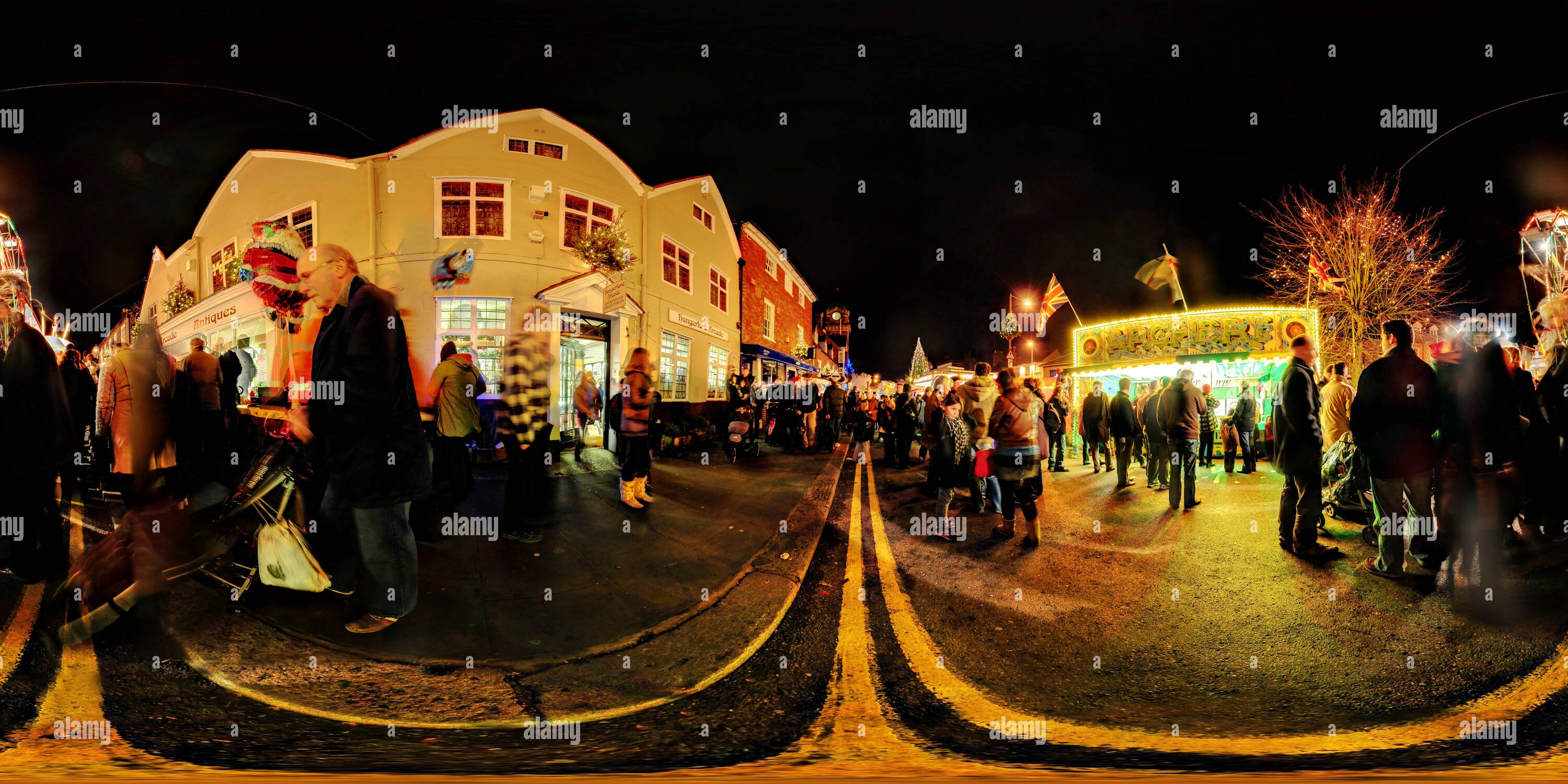 Vue panoramique à 360° de En dehors de Hungerford marchande au soir de l'époque victorienne, Berkshire