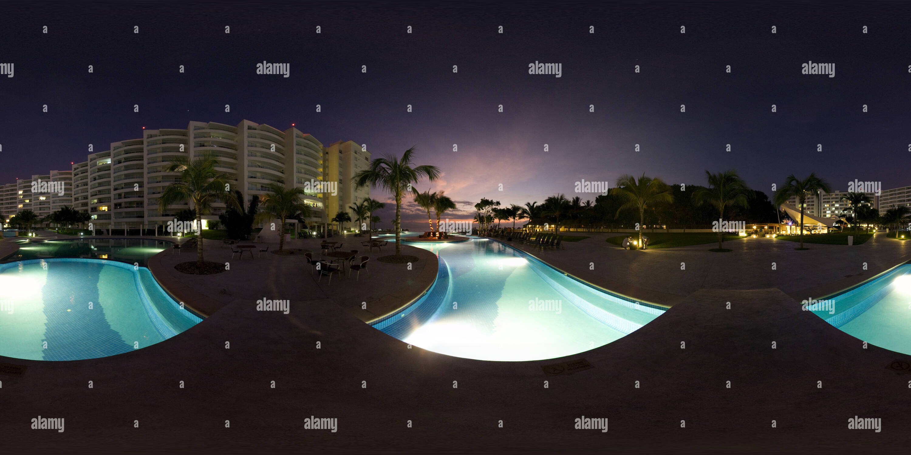 Vue panoramique à 360° de Dreams Resort piscine la nuit