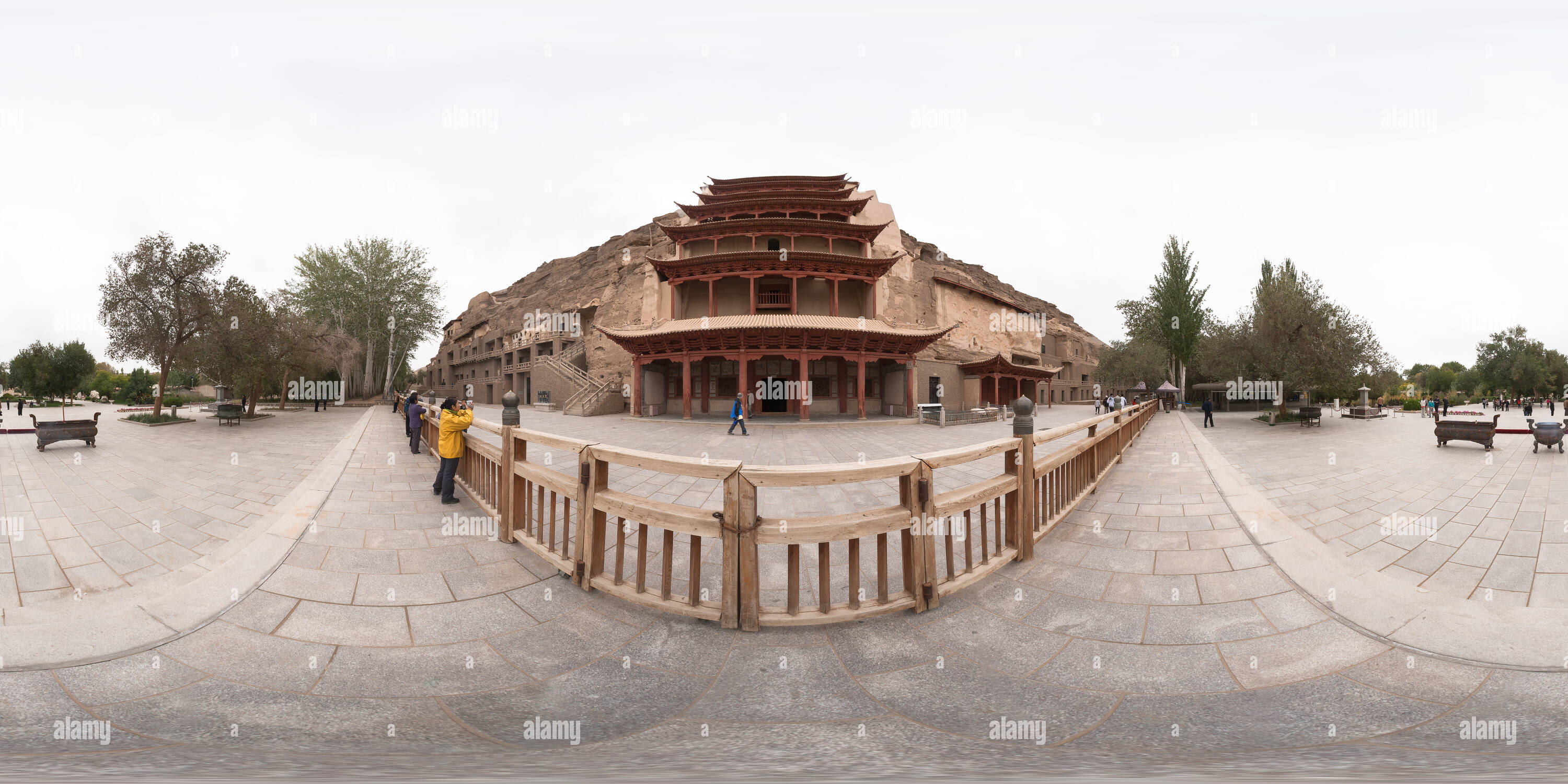 Vue panoramique à 360° de Les grottes de Mogao à Dunhuang emplacement grotte -96