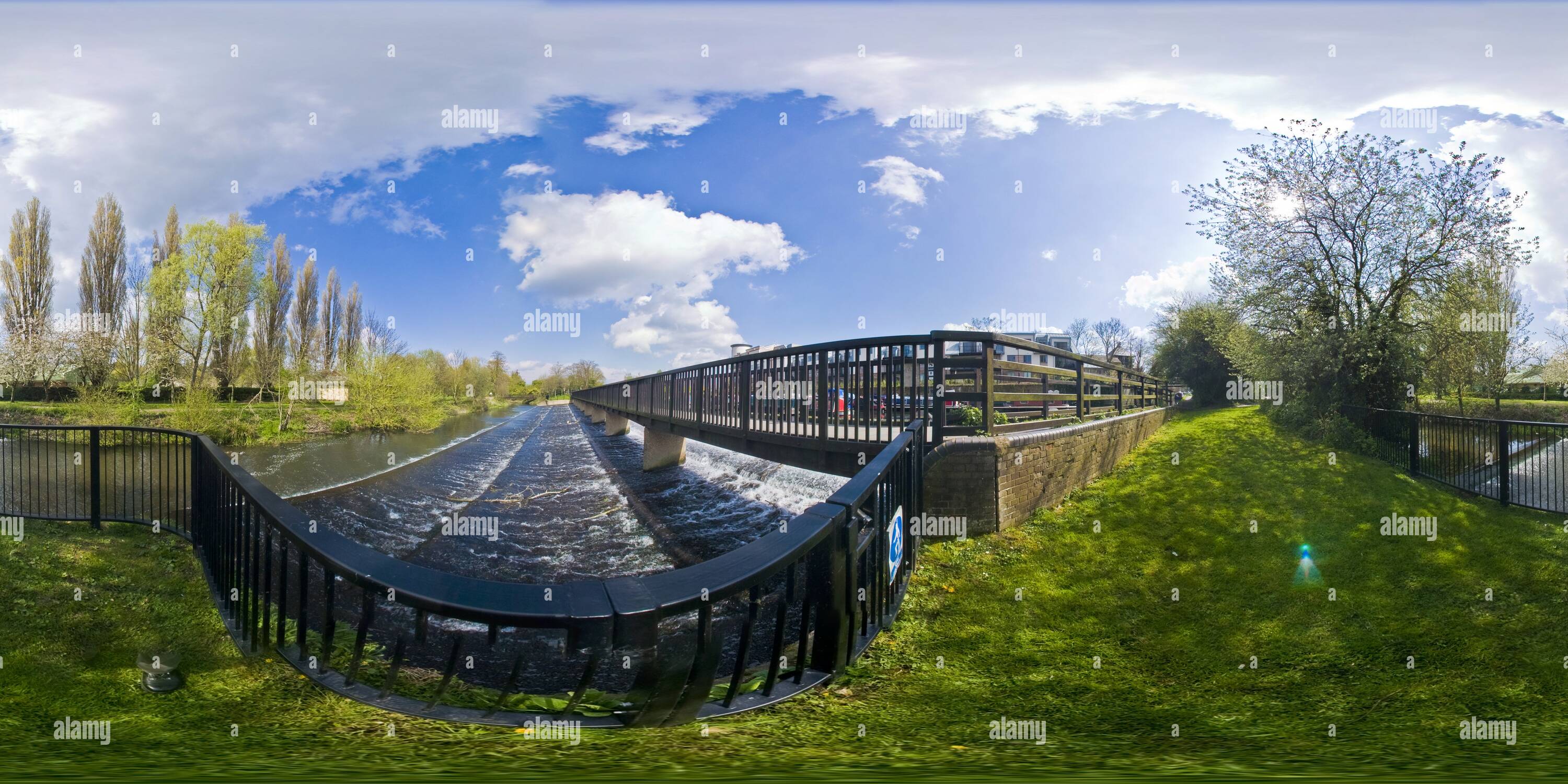 Vue panoramique à 360° de L'île de la folie de Hertford Weir