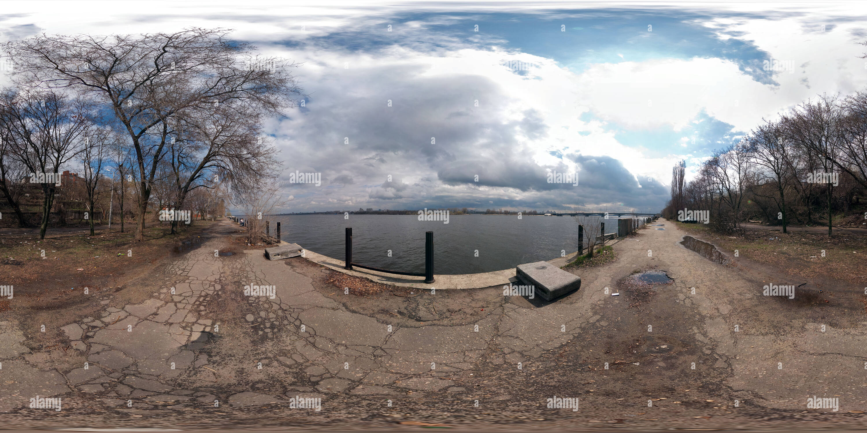 Vue panoramique à 360° de Quay dans le centre de Voronej