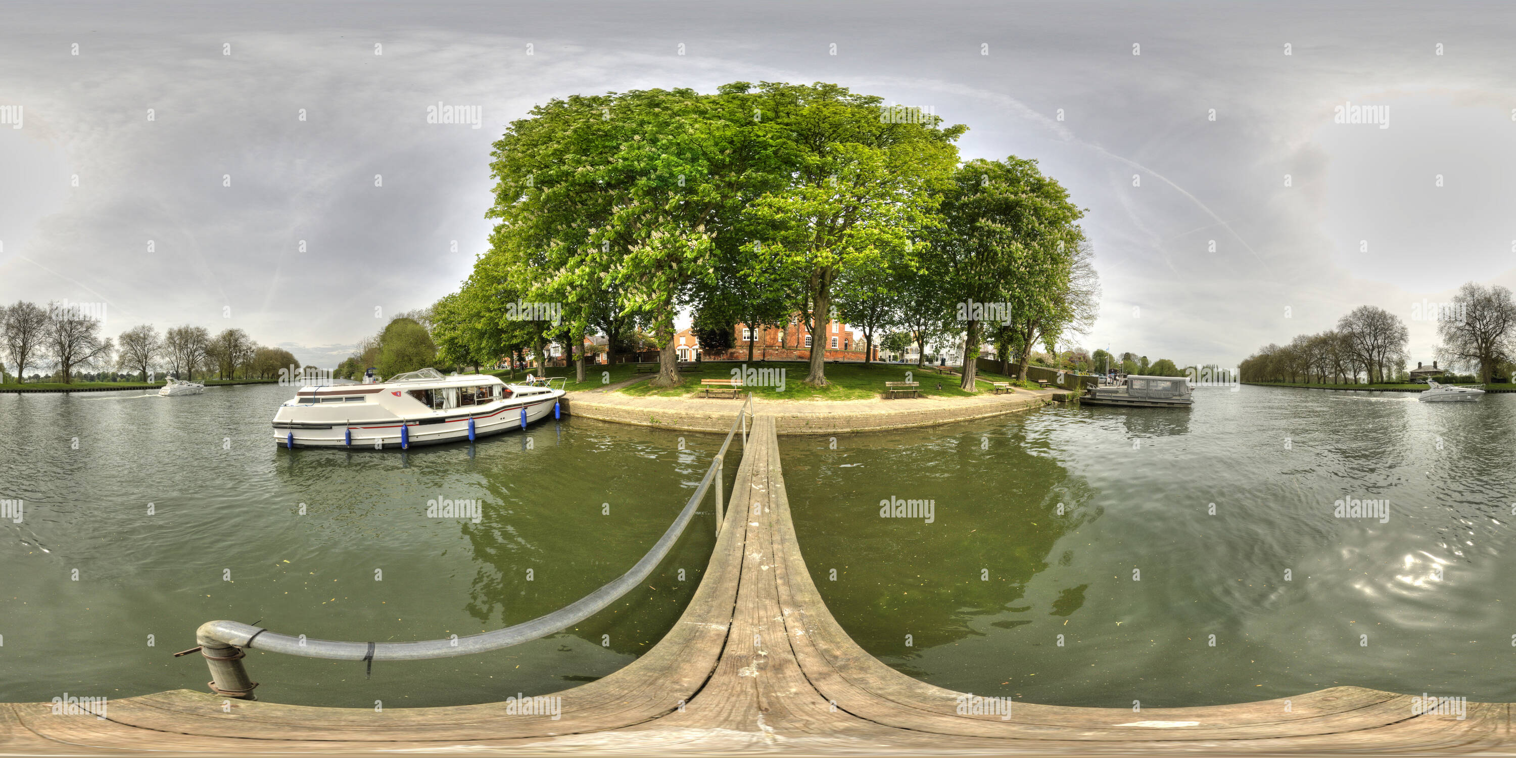 Vue panoramique à 360° de Rivière Thames, Datchet