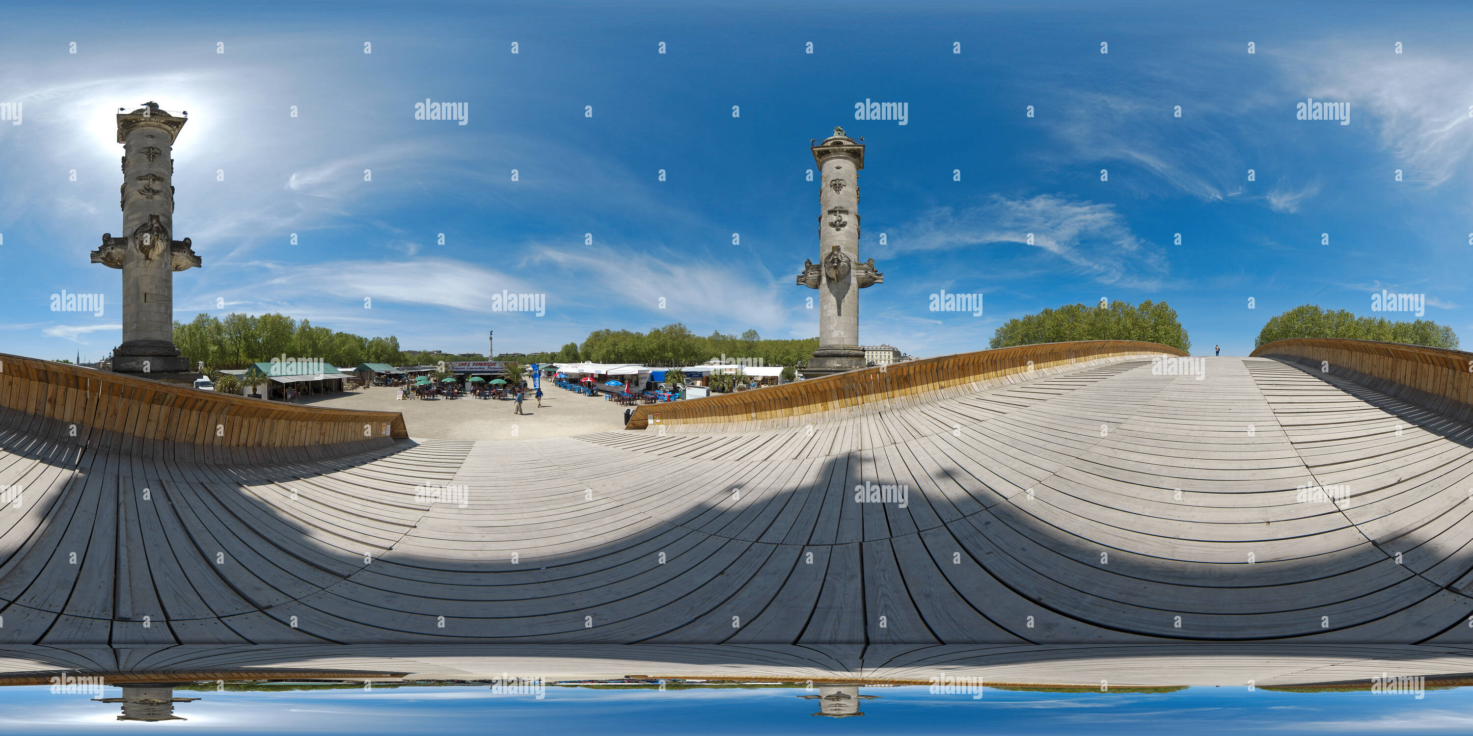 Vue panoramique à 360° de La passerelle en bois de Bordeaux - France