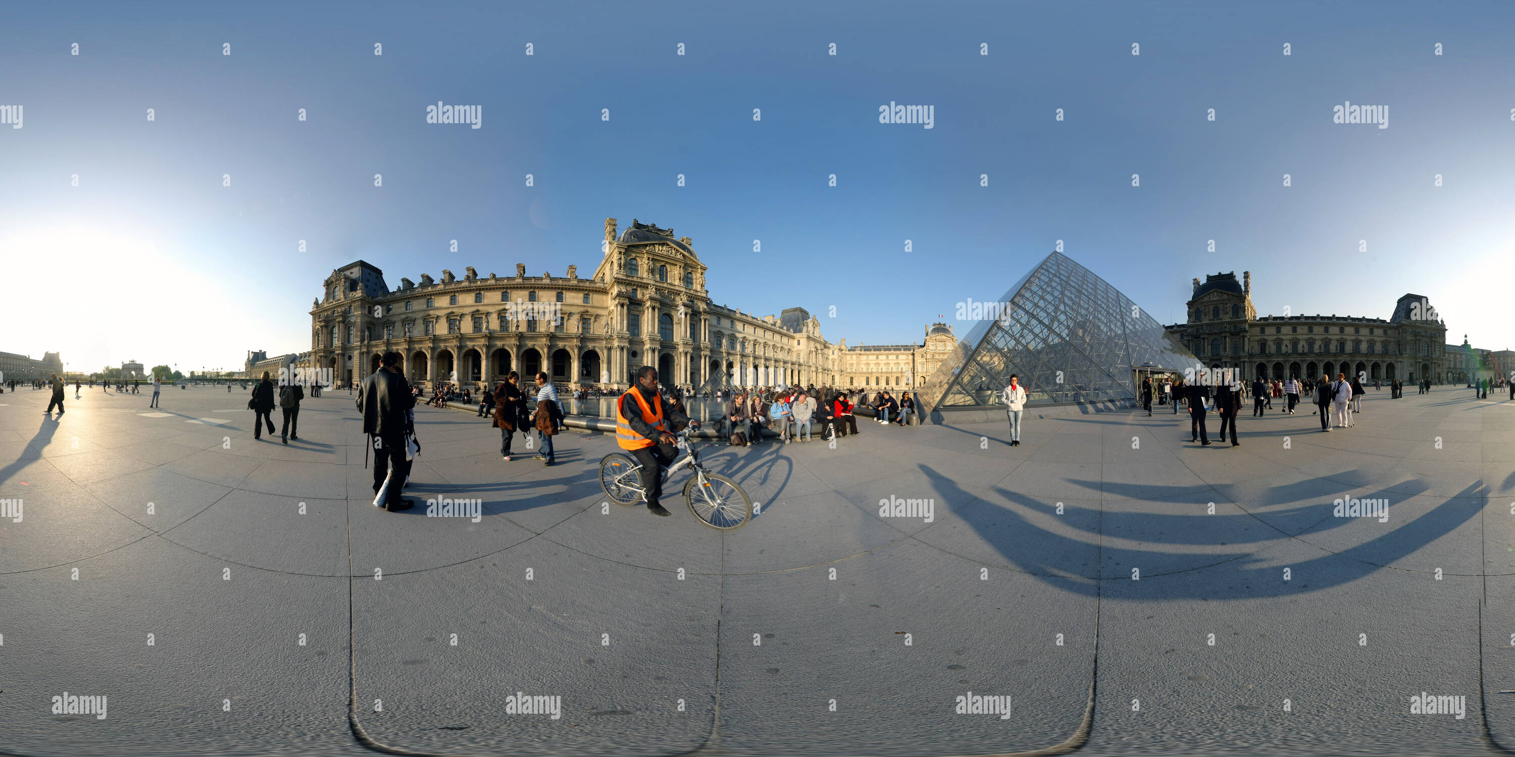 Vue panoramique à 360° de Entrée au Musée du Louvre