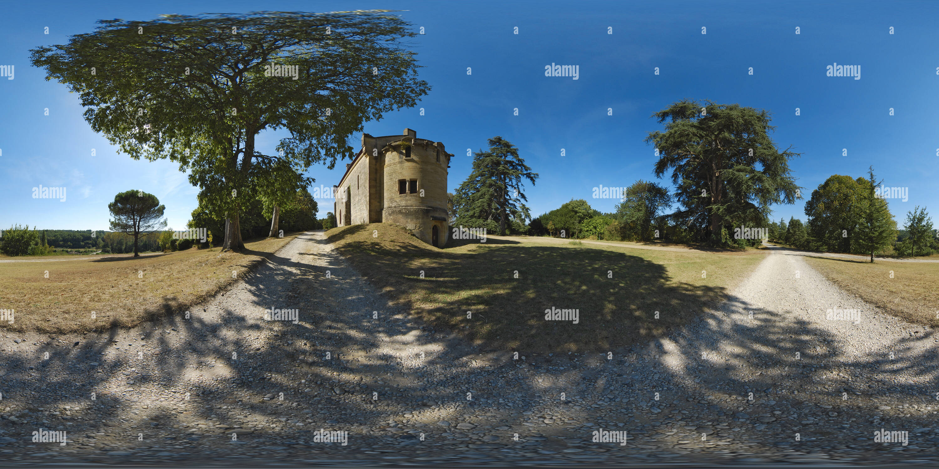 Vue panoramique à 360° de Chevet de la chapelle du château de Roquetaillade - France