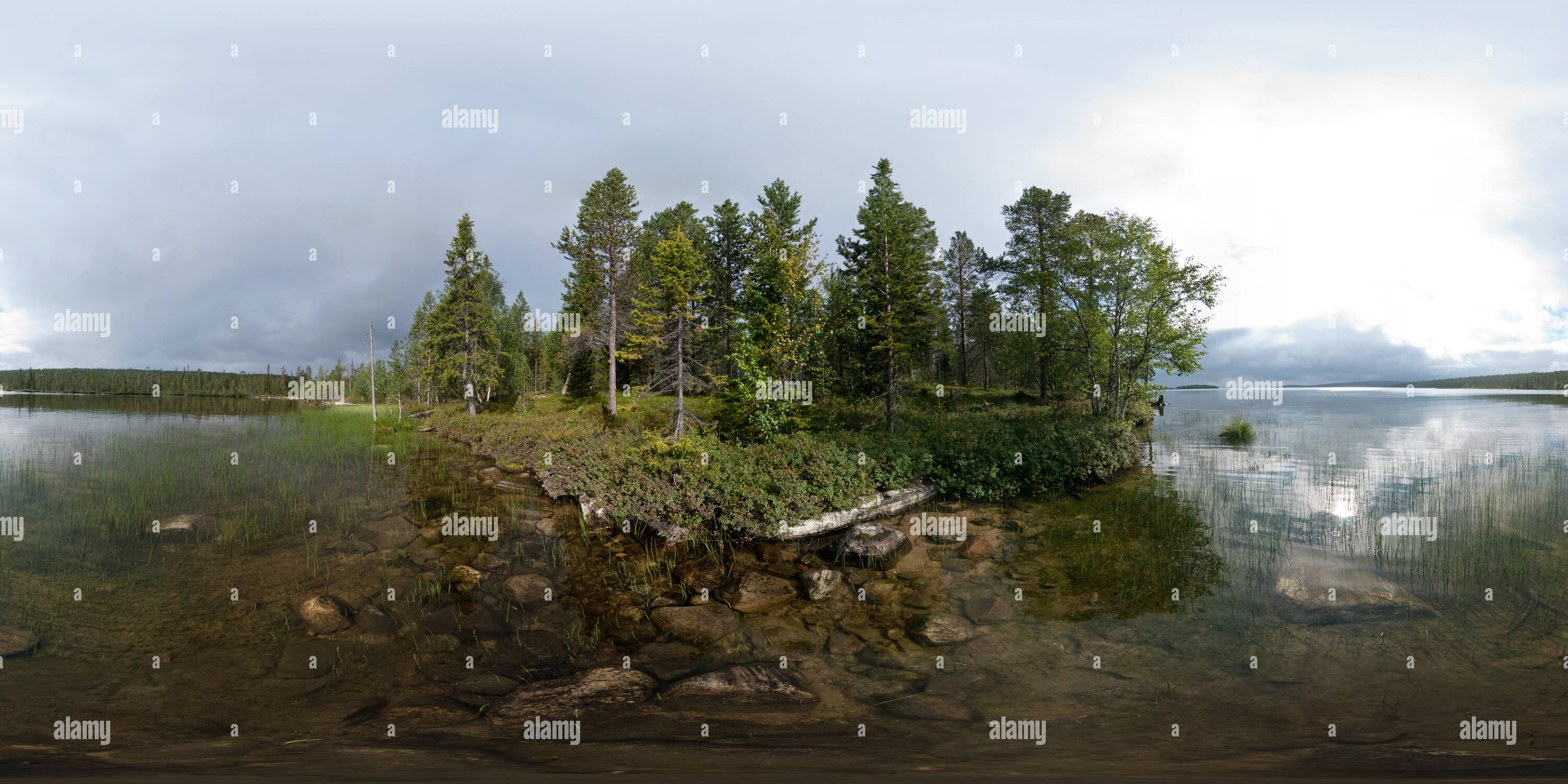 Vue panoramique à 360° de Jekostrovskaja Lac Imandra