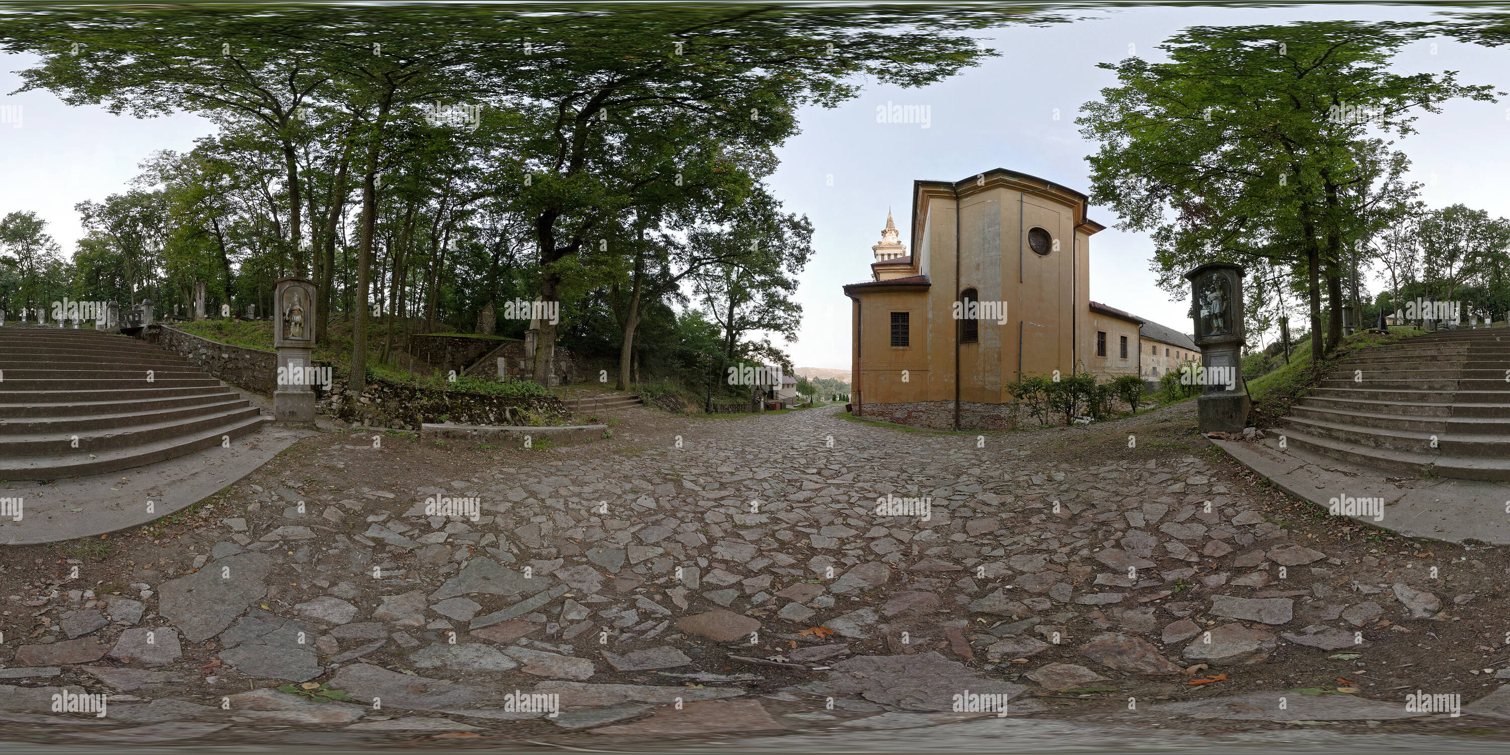 Vue panoramique à 360° de Mariaradna - église franciscaine et de culte