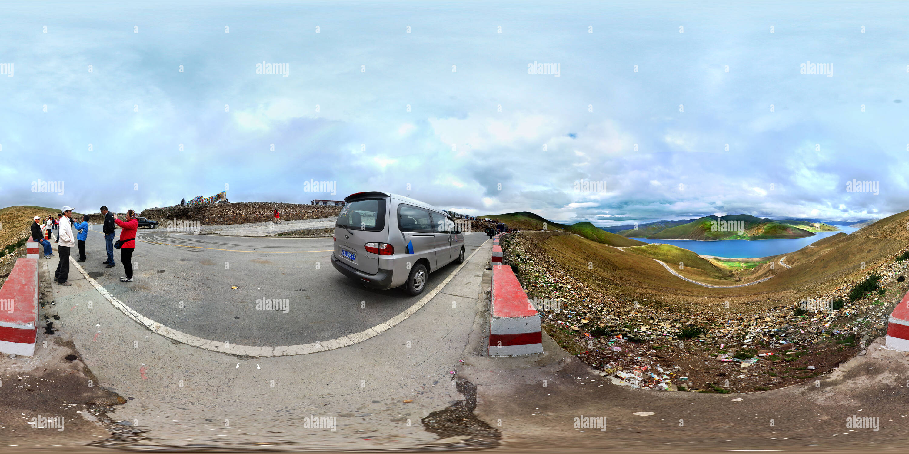 Vue panoramique à 360° de Le magnifique lac Yamdrok Tso,Tibet