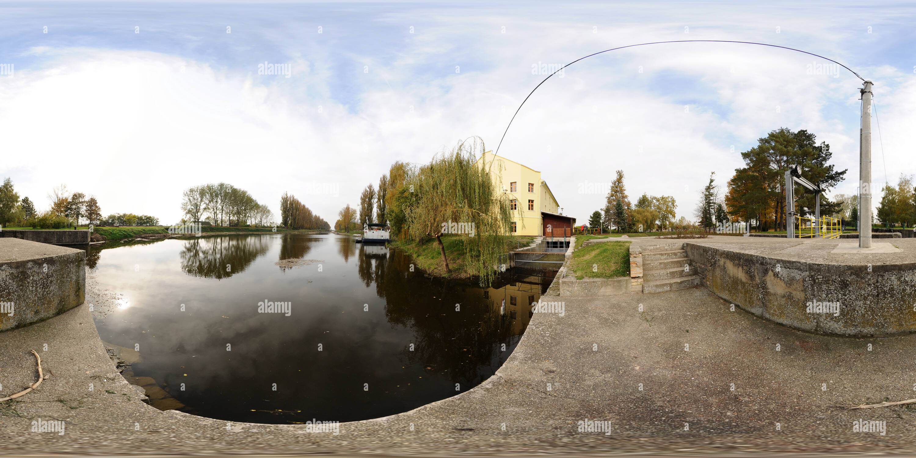 Vue panoramique à 360° de Mali Stapar de blocage et d'Écluse, l'ancien moulin