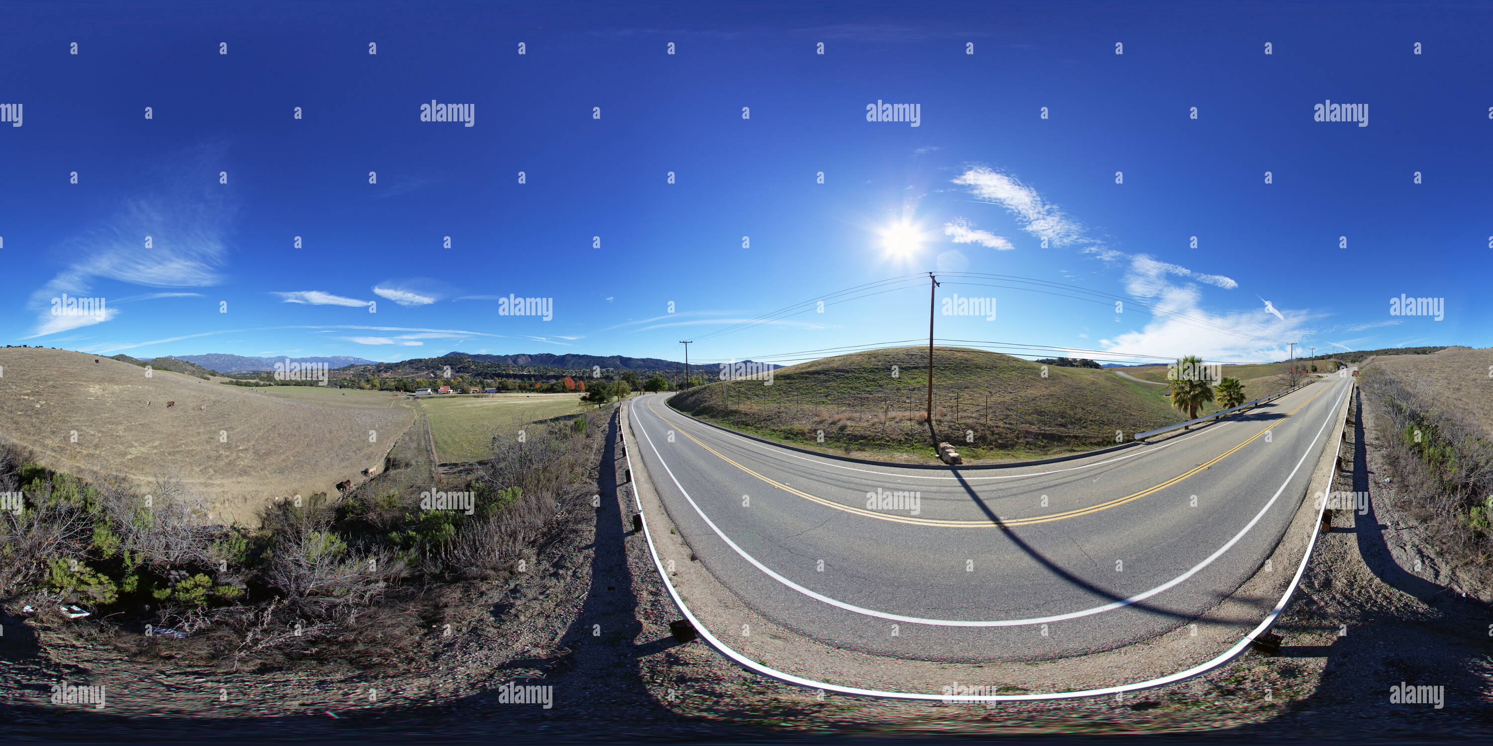 Vue panoramique à 360° de Route de Santa Ana près du lac Casitas donnant sur Haley's Ranch