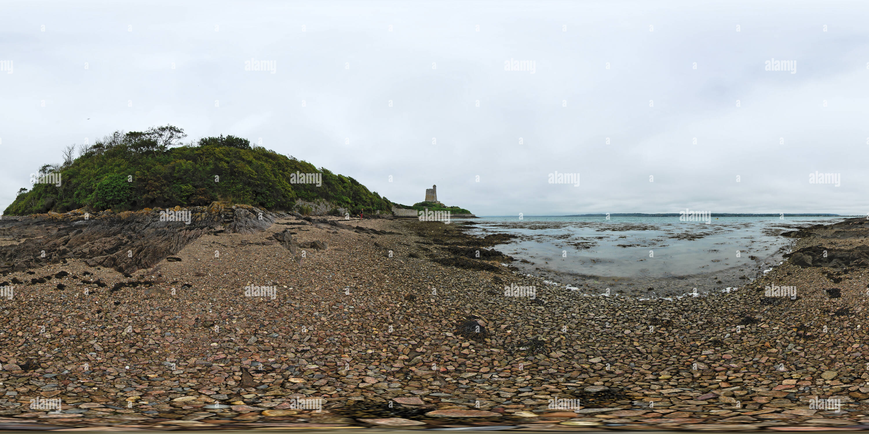 Vue panoramique à 360° de Bord de mer au fort de la Hougue - France