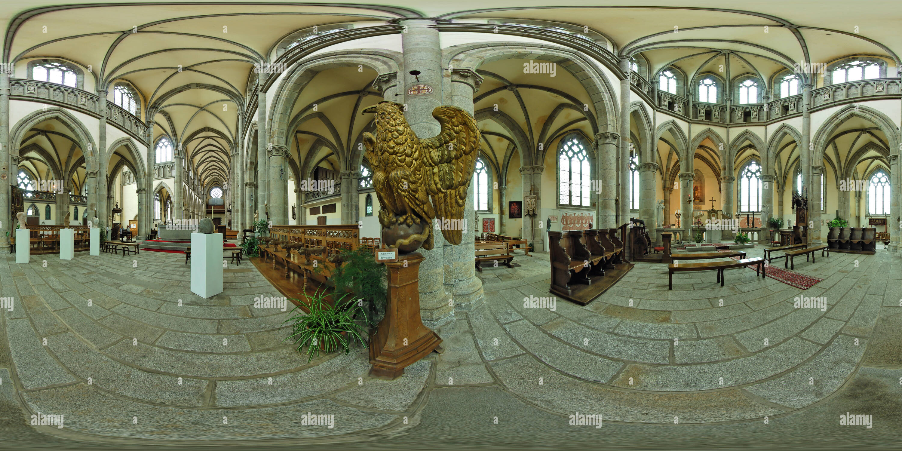 Vue panoramique à 360° de Aigle-lutrin de l'église Notre-Dame-des-Champs d'Avranches - France