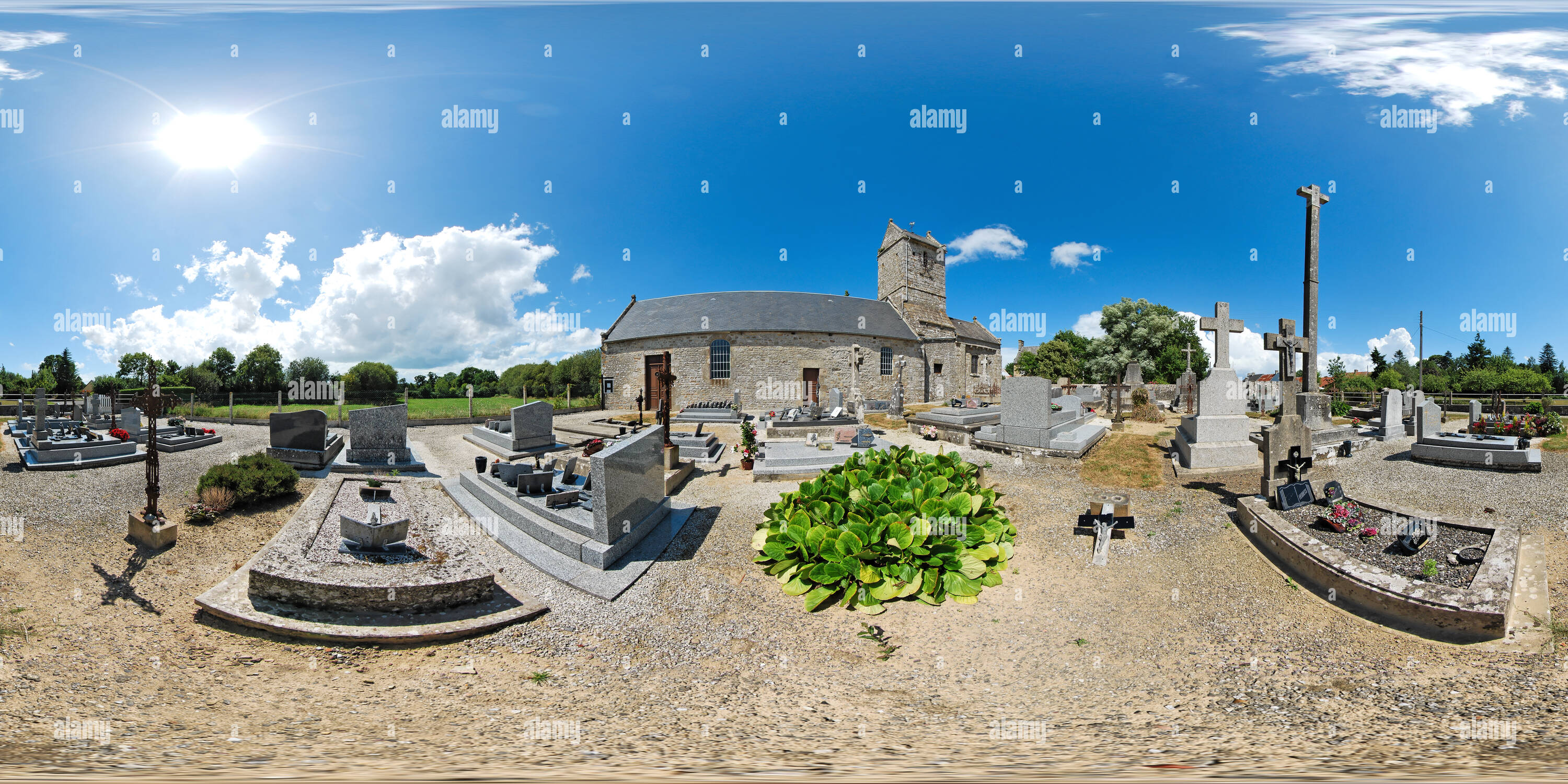 Vue panoramique à 360° de Église Saint-Samson d'd'Angey et son cimetière - France