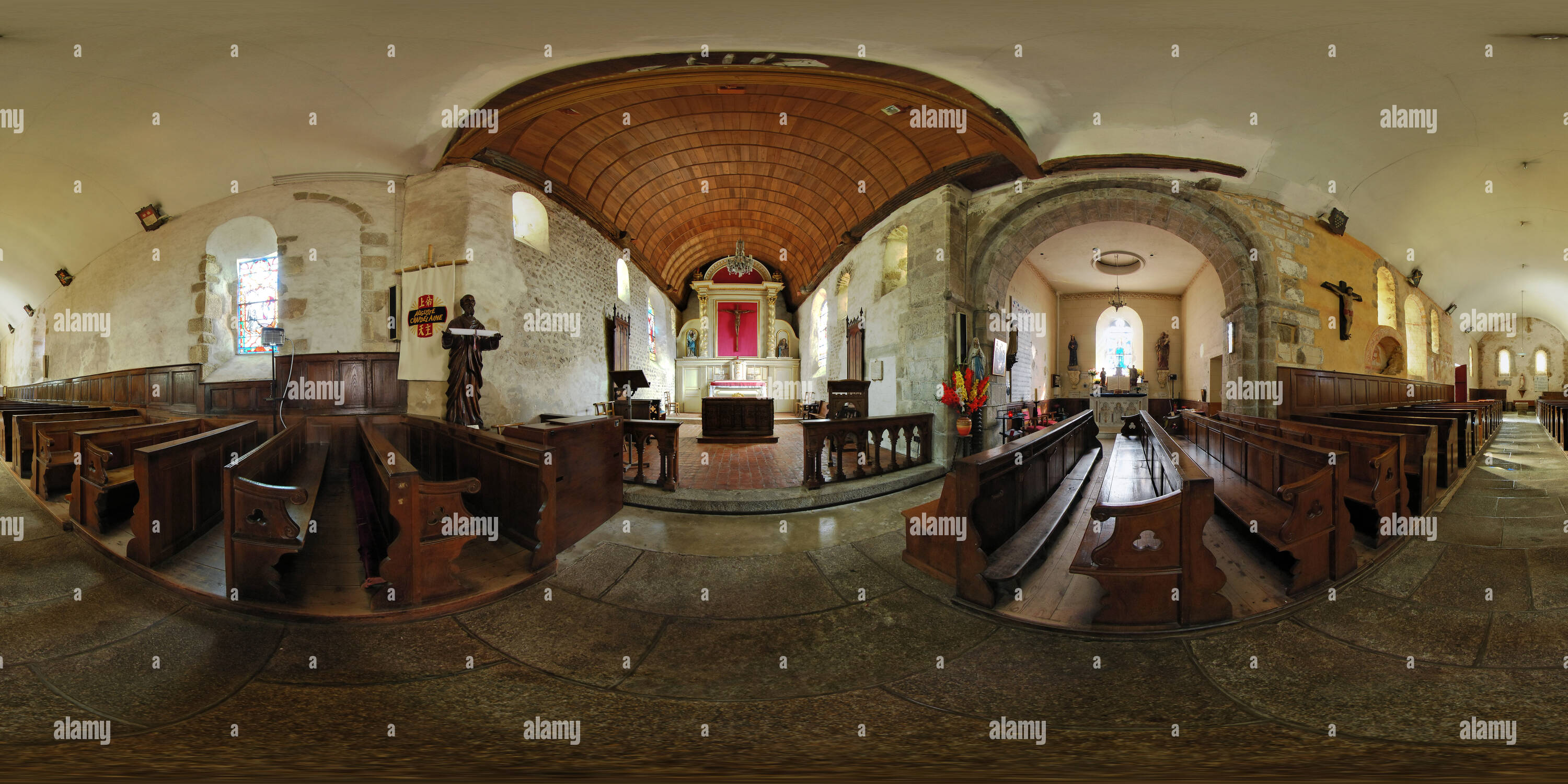 Vue panoramique à 360° de Le transept de l'église de Saint-Jean-Le-Thomas - France