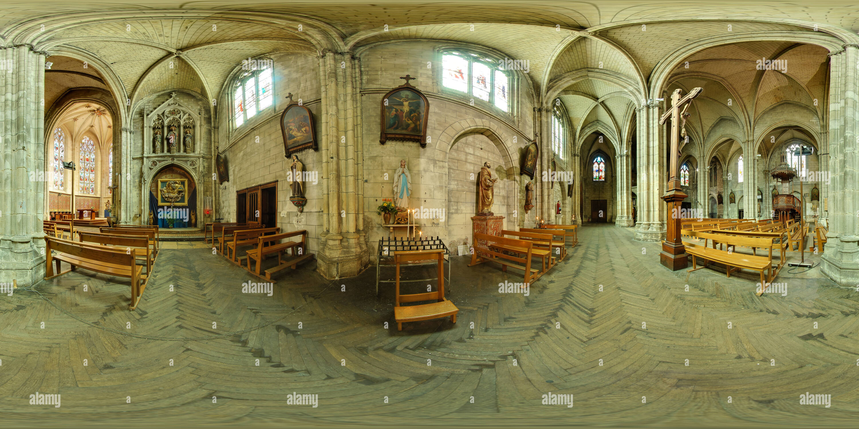 Vue panoramique à 360° de Eglise Saint-Pierre de Bordeaux - France