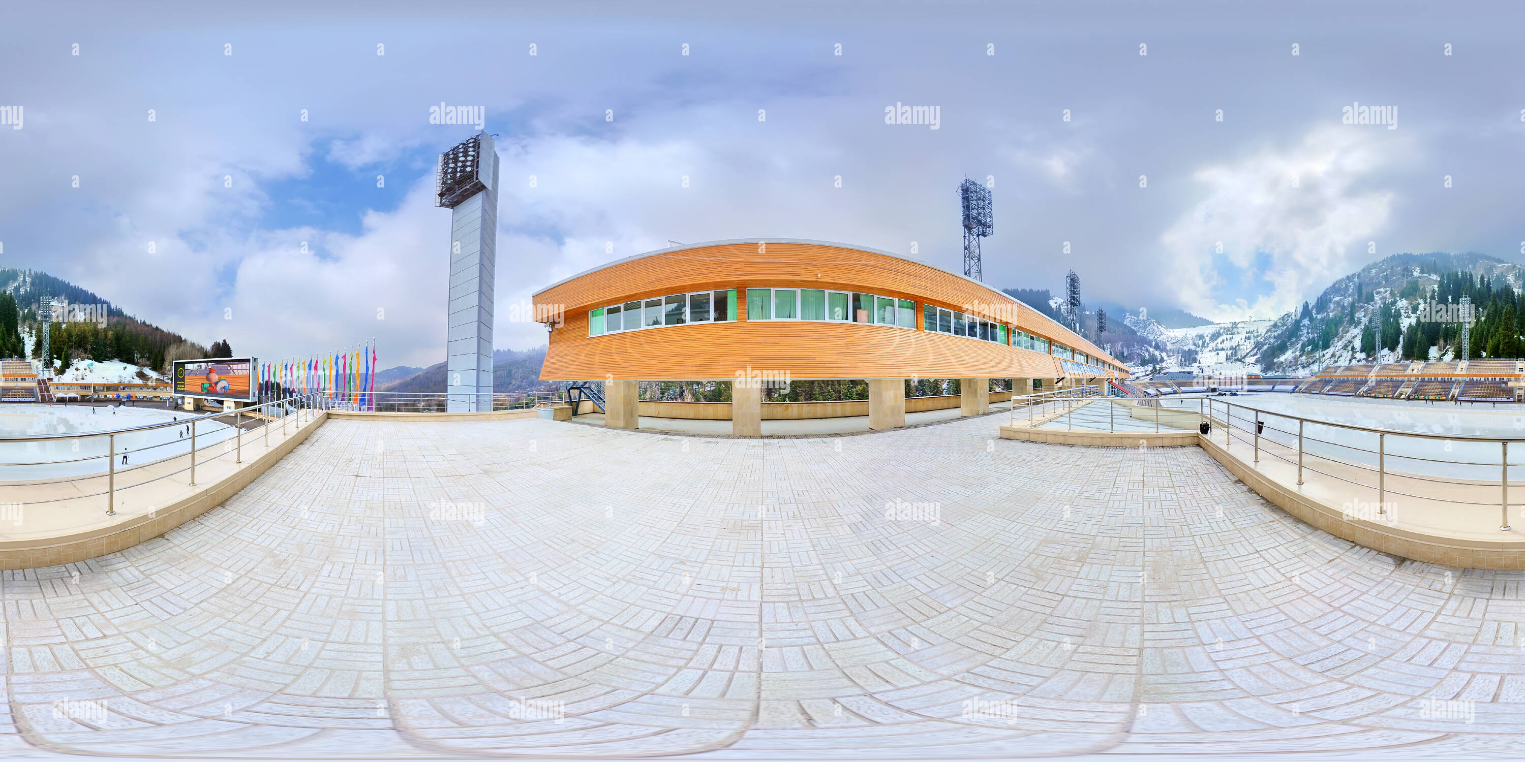 Vue panoramique à 360° de - Almaty - alpine patinoire Medeo