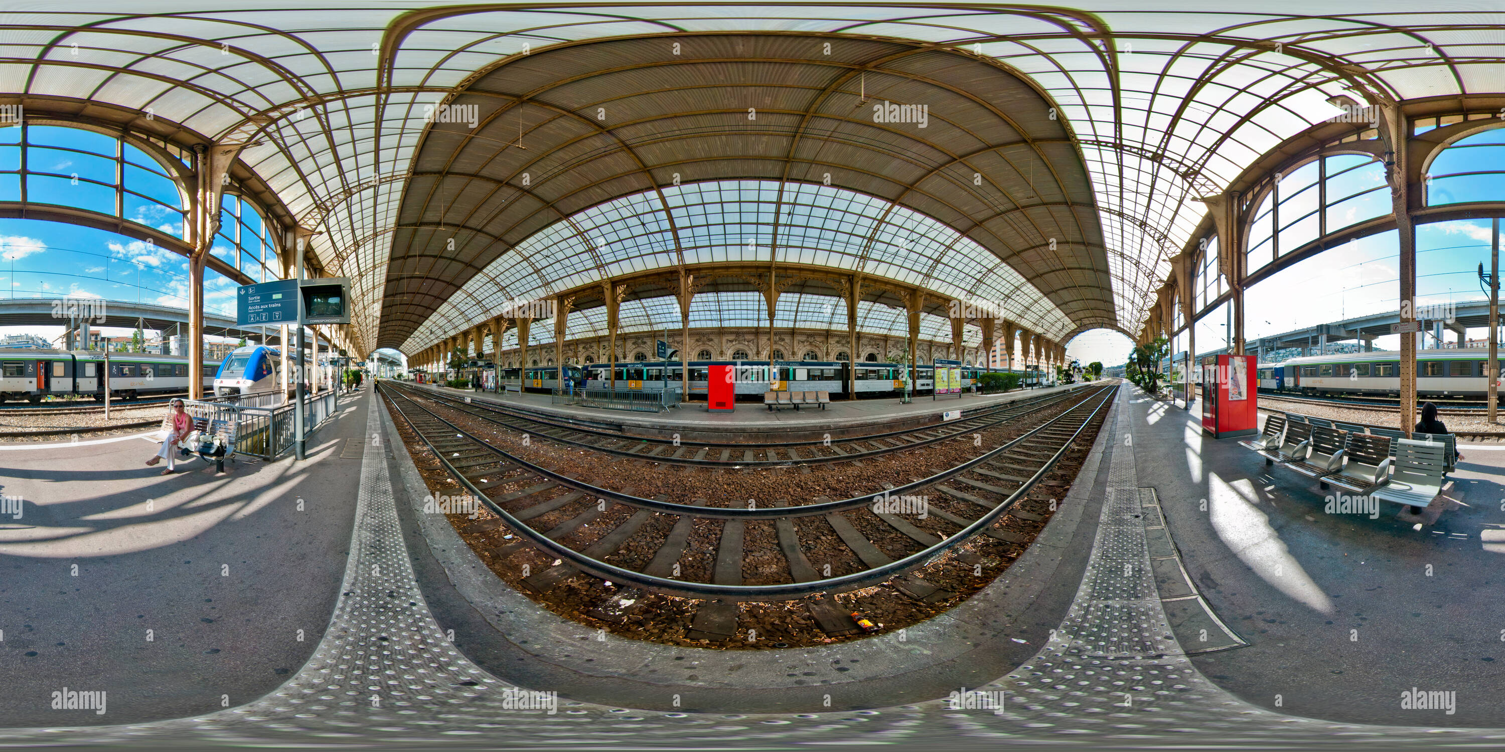 Vue panoramique à 360° de La gare de train de Nice