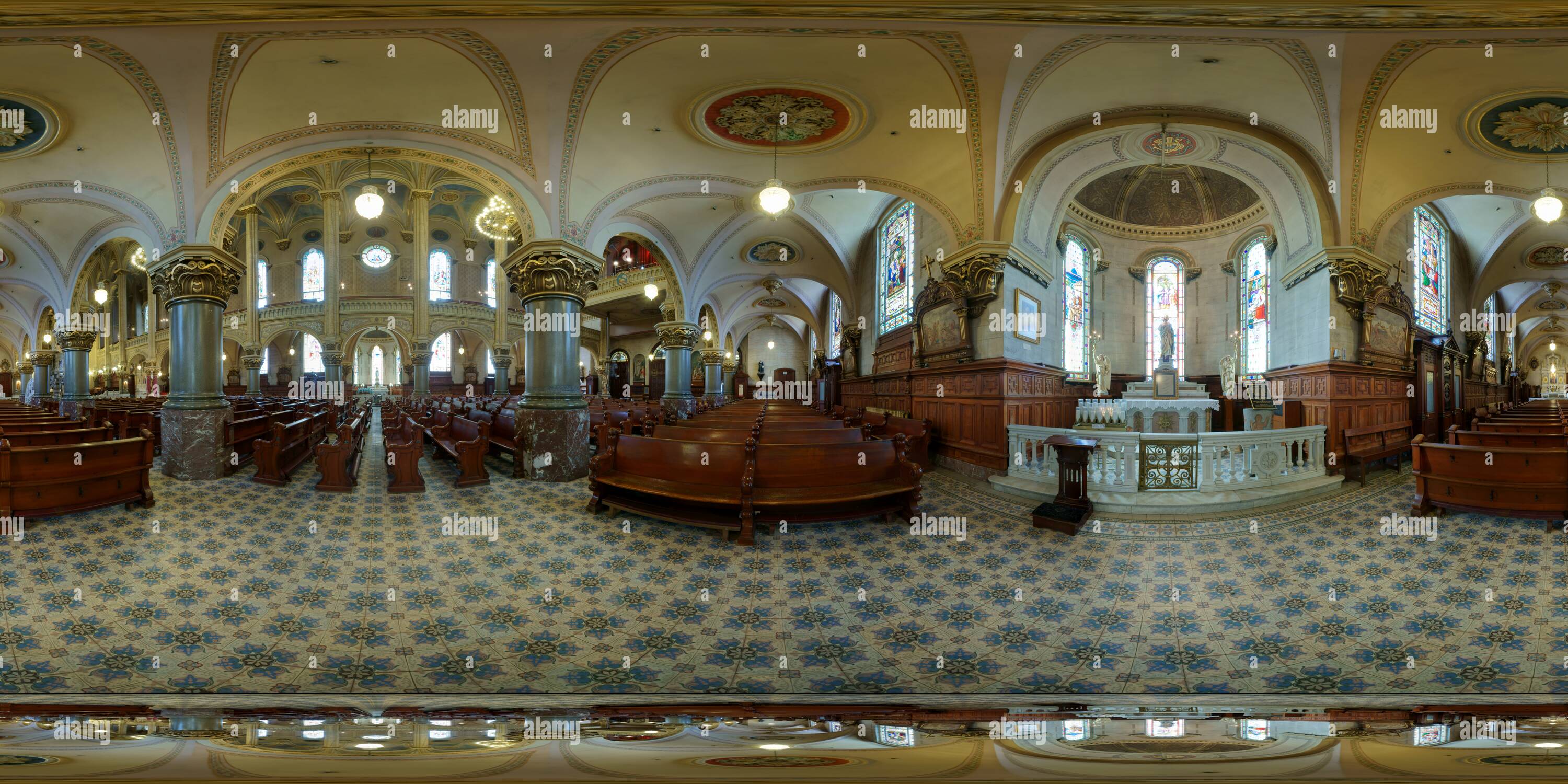 Vue panoramique à 360° de Vue du bas-côté, l'Église Saint-Jean-Baptiste, Québec, Canada.jpg