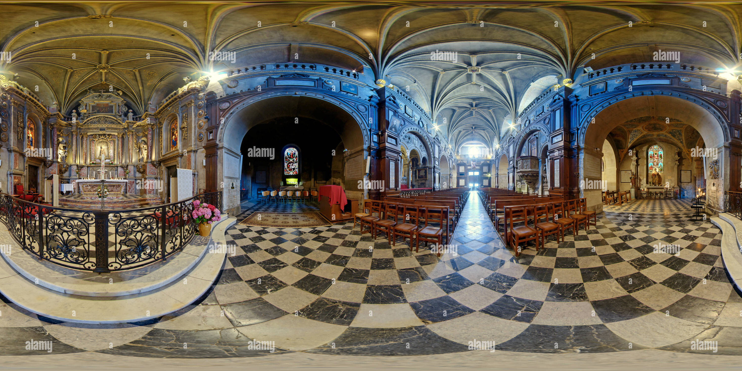 Vue panoramique à 360° de Retable du chœur de la basilique de Verdelais - France