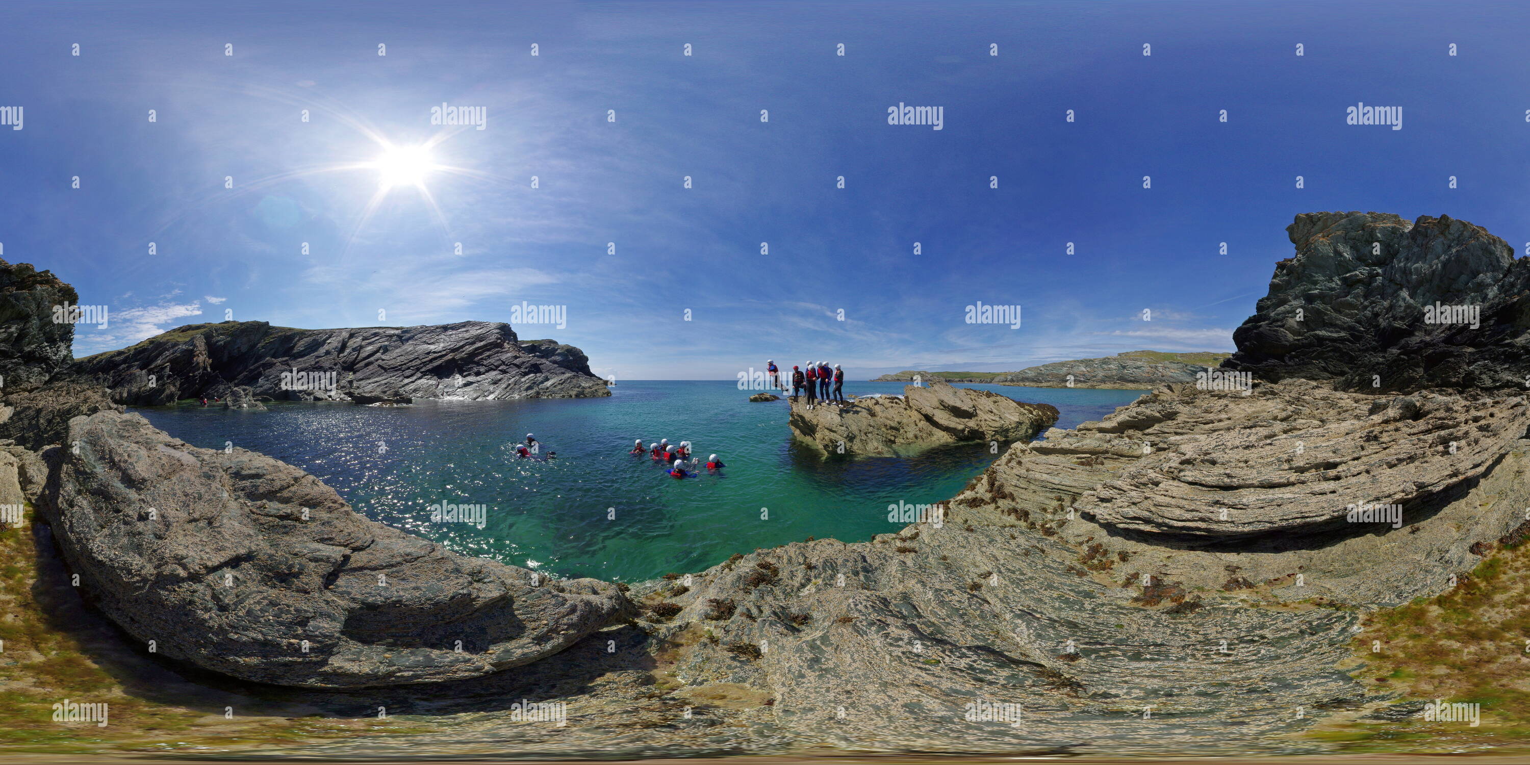 Vue panoramique à 360° de Porth Dafarch Coasteering à