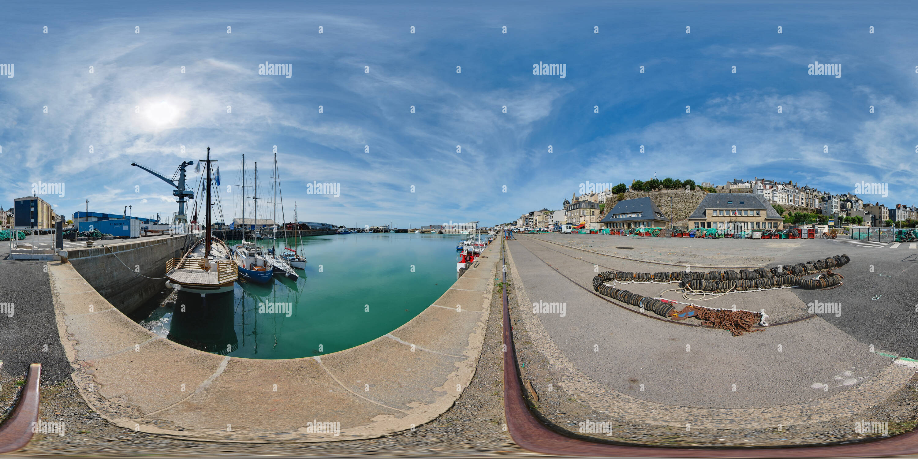 Vue panoramique à 360° de Le Marité amarré au quai d'Orléans de Granville - France