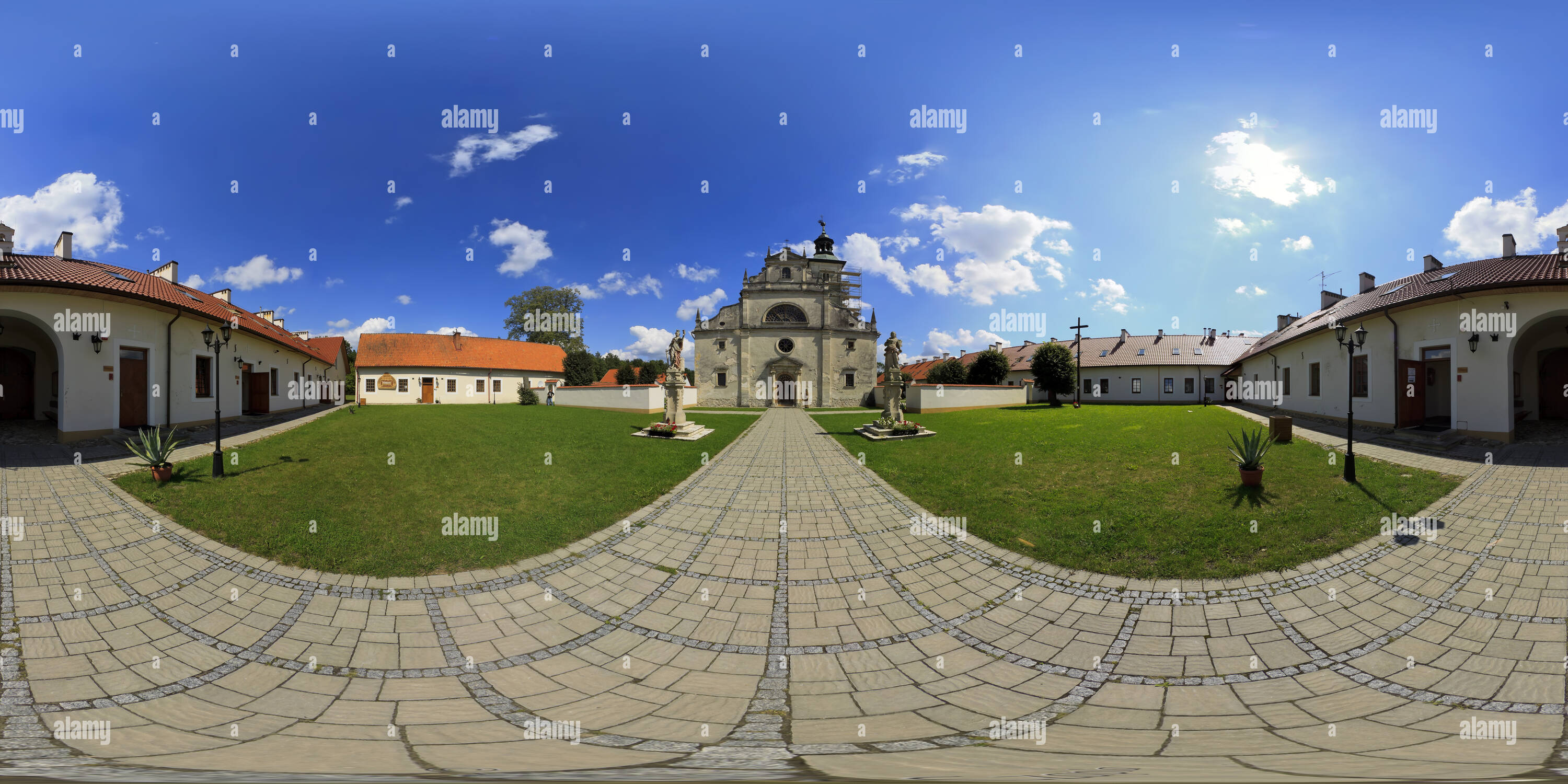 Vue panoramique à 360° de « Pustelnia » - Lasu Złotego dawny zespół klasztorny kamedułów z XVII w.