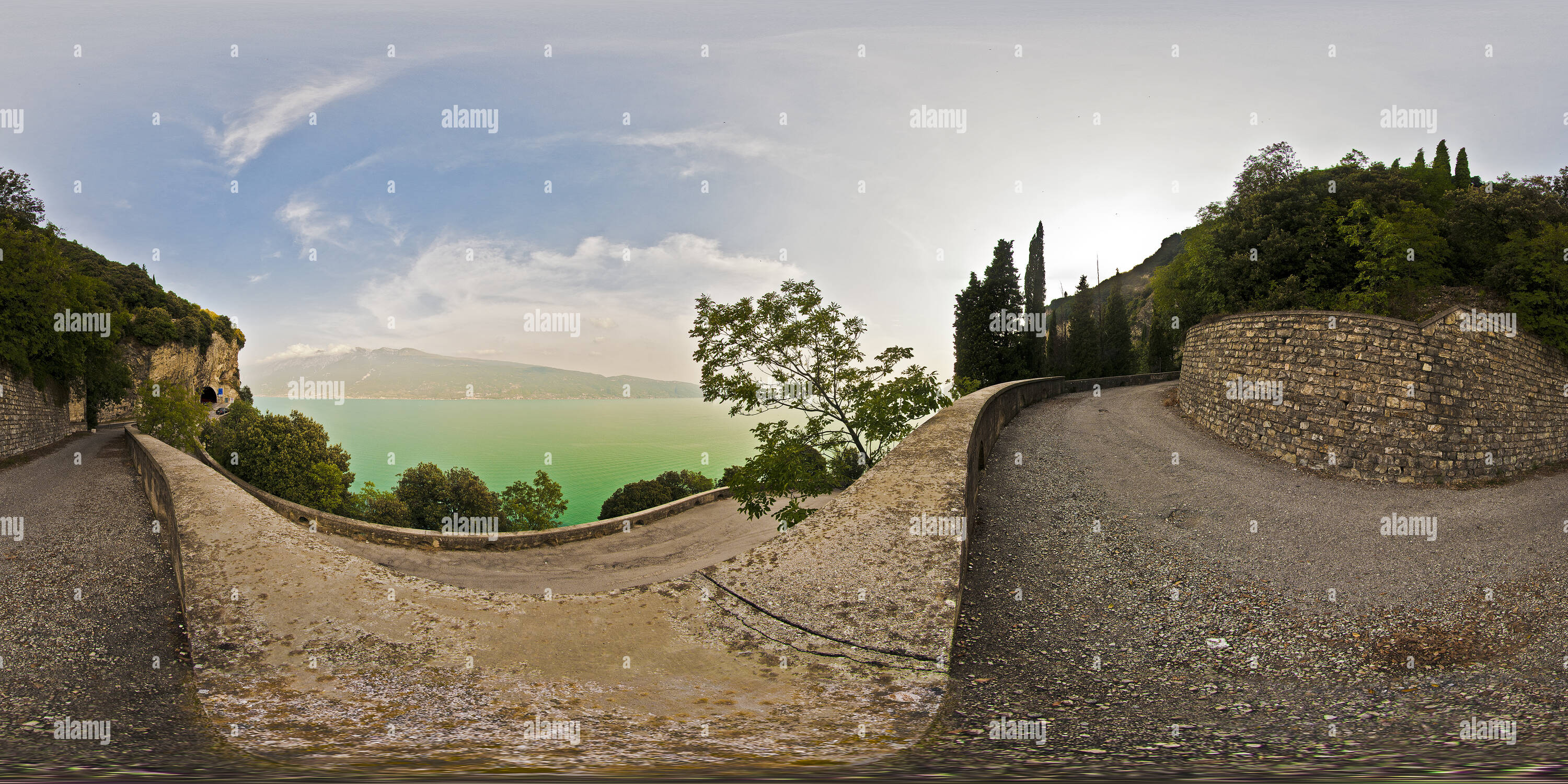 Vue panoramique à 360° de Vue panoramique - à l'ouest du lac de Garda - Via Panoramica