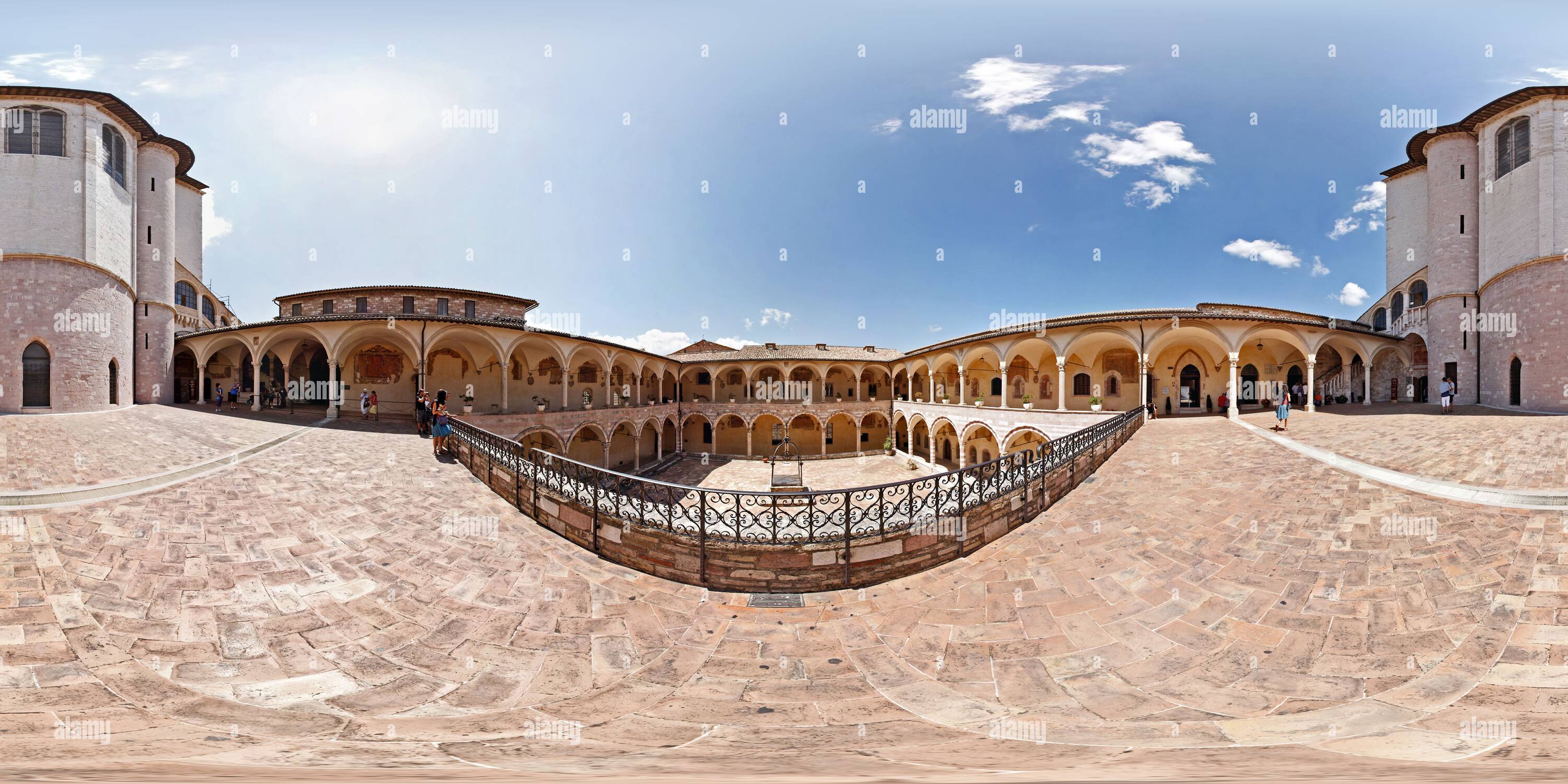 Vue panoramique à 360° de Assise, Basilique de San Francesco, l'église supérieure, et l'Église Sacro Convento