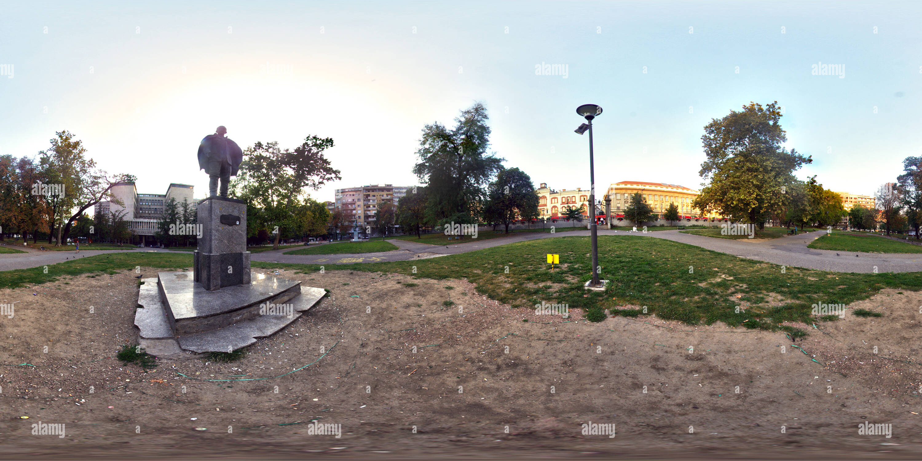 Vue panoramique à 360° de Jovan Cvijic monument - Étudiants - Belgrade
