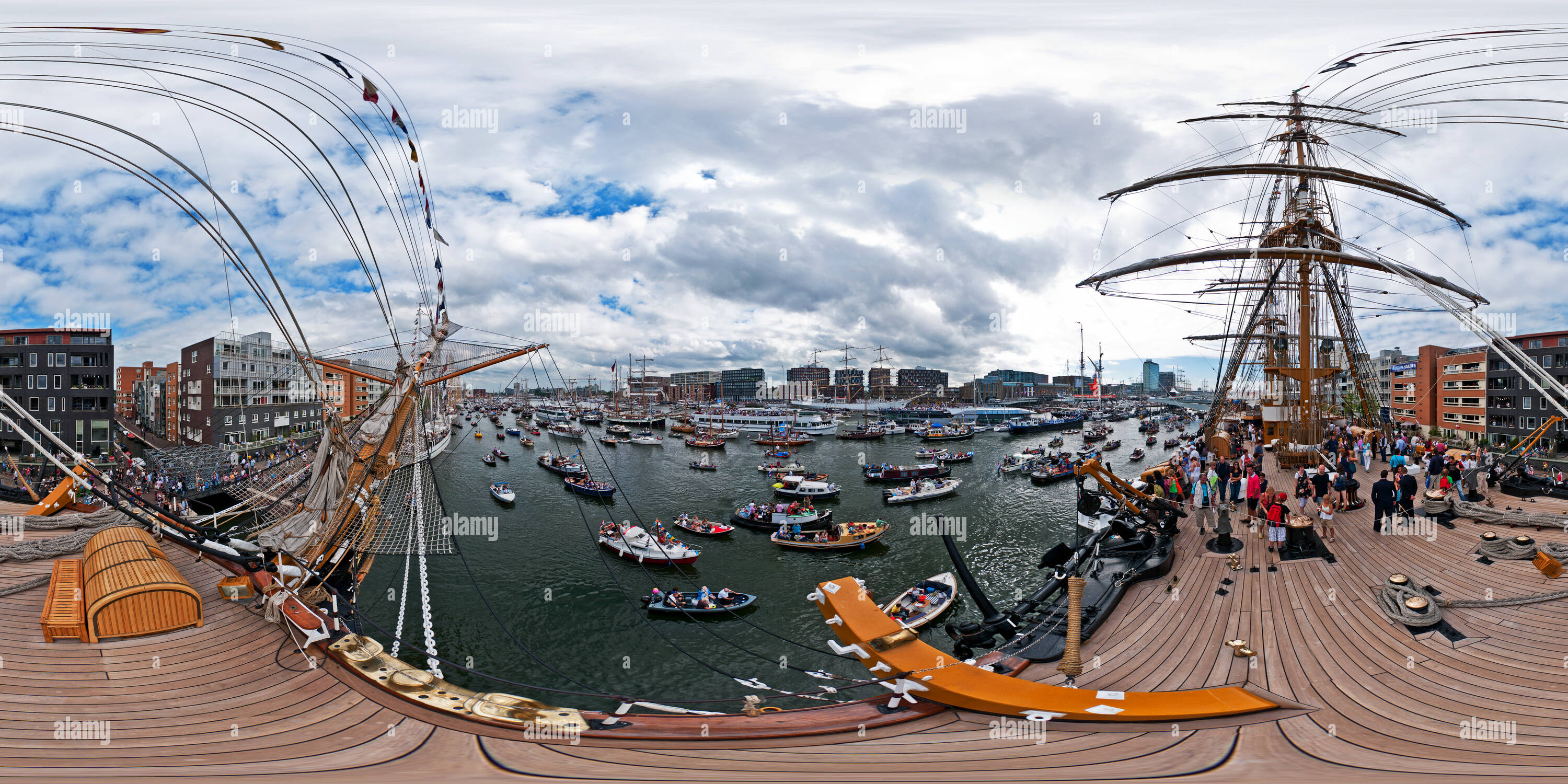 Vue panoramique à 360° de SAIL Amsterdam 2010, à bord de l'Amerigo Vespucci