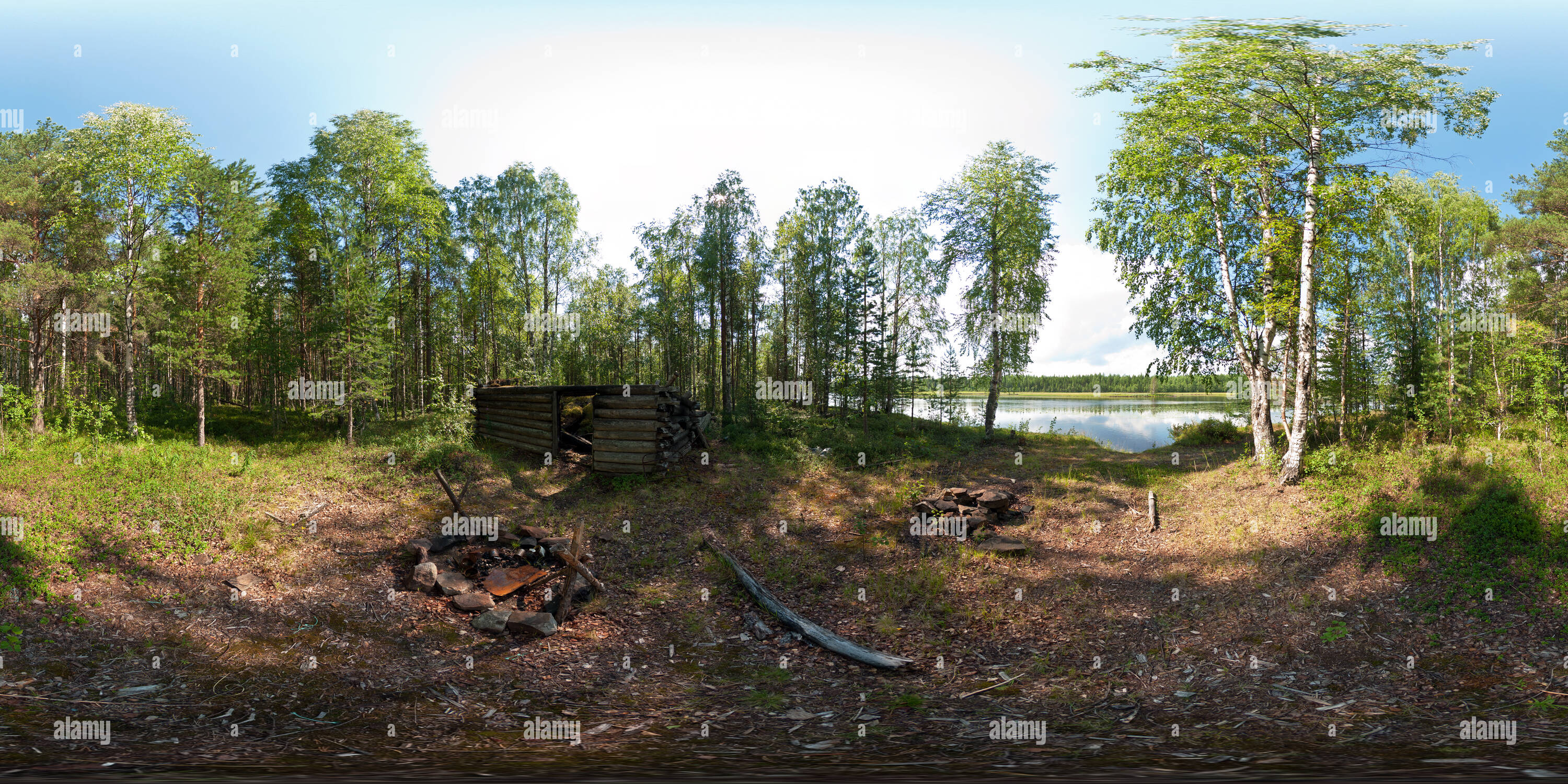 Vue panoramique à 360° de Vieille cabane brûlée, la Carélie, Russie