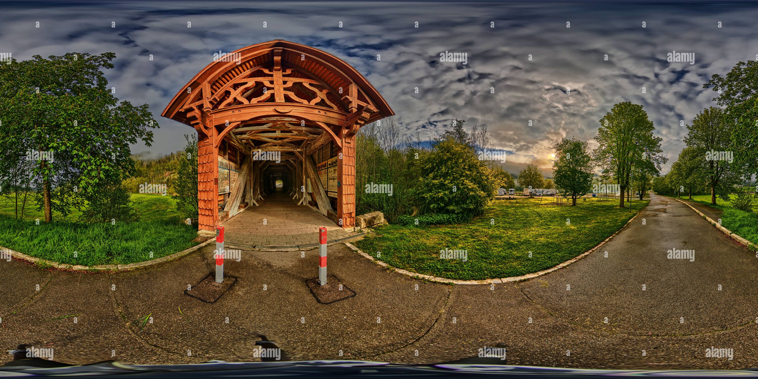 Vue panoramique à 360° de Beuron, pont en bois couvert historique, Oberes Donautal 3604