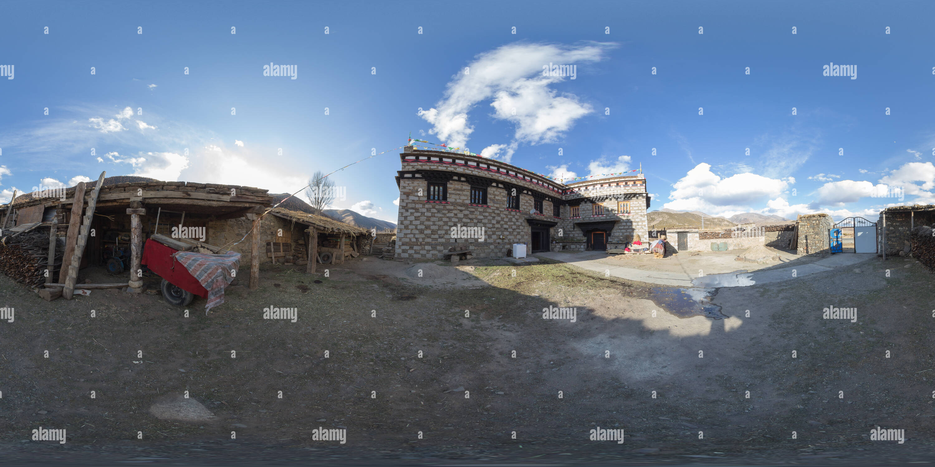 Vue panoramique à 360° de Les tibétains dans le Sichuan hôpital DAOCHENG