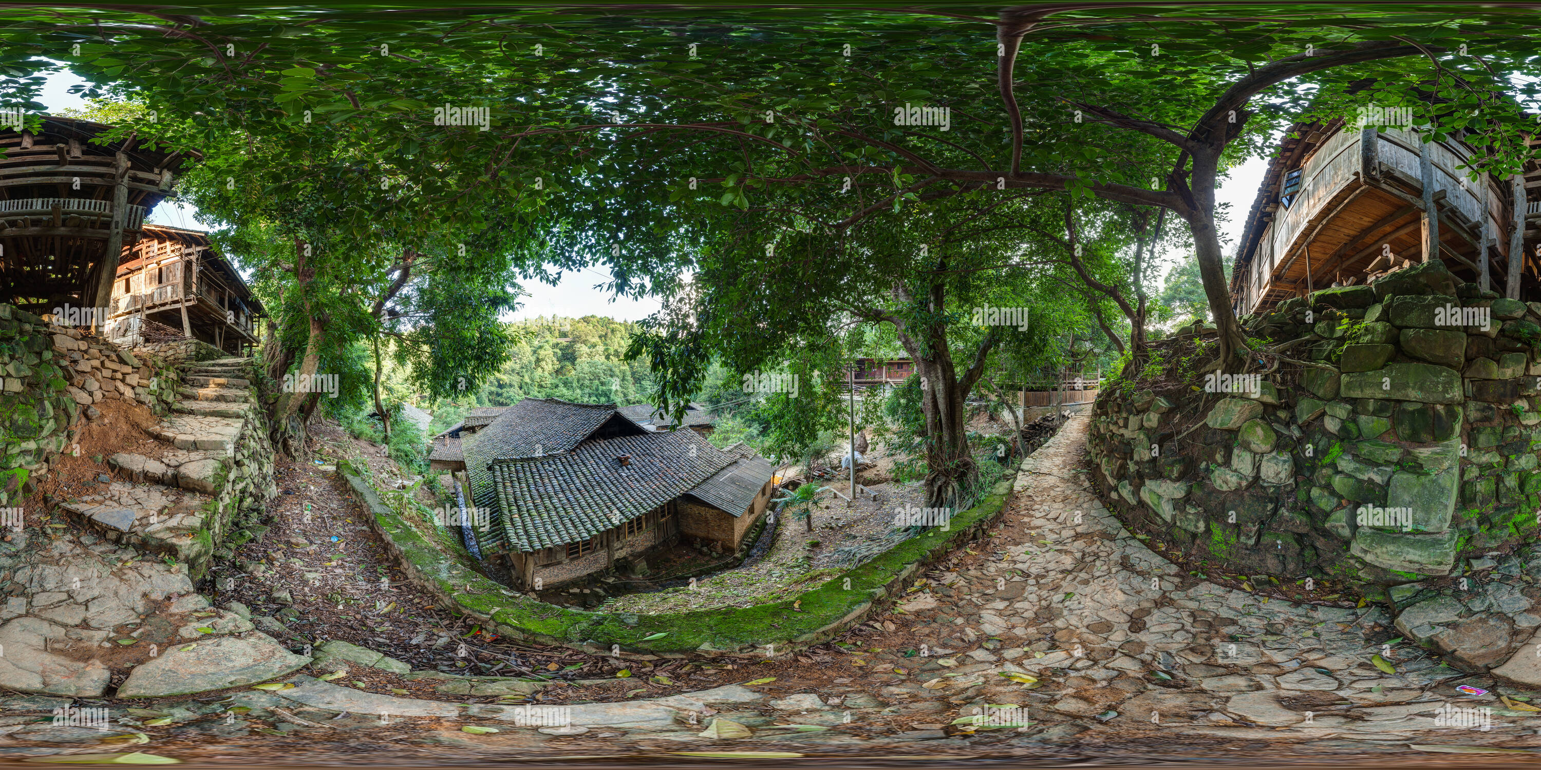 Vue panoramique à 360° de Ville de la province de Guizhou Xingyi - Long Sud Buyis Paroi gauche -9-2014