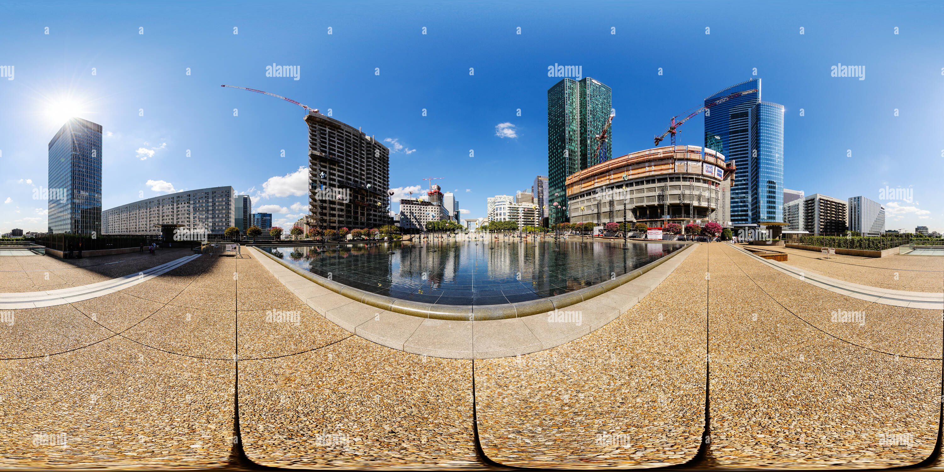 Vue panoramique à 360° de Paris - Bassin Takis à Esplanade de La Défense