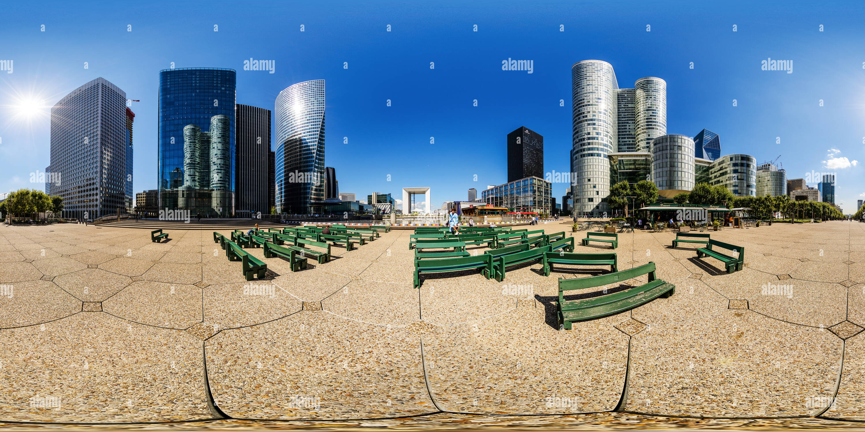 Vue panoramique à 360° de Paris - Esplanade du général de Gaulle à la défense