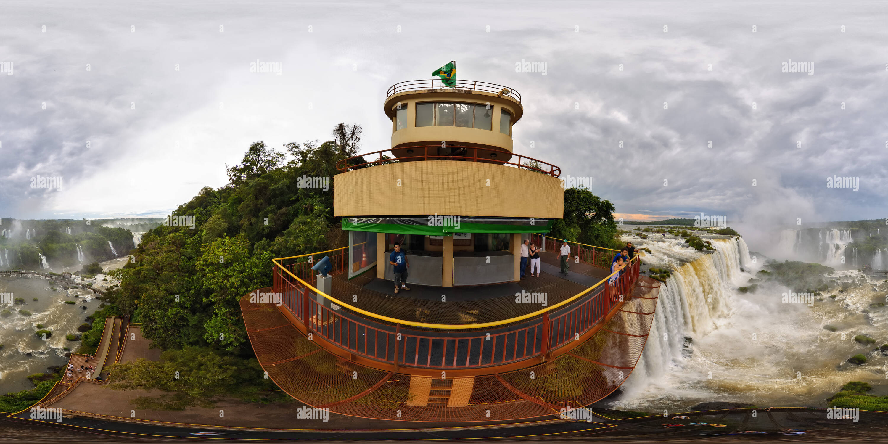 Vue panoramique à 360° de Iguazu Falls Belvedere