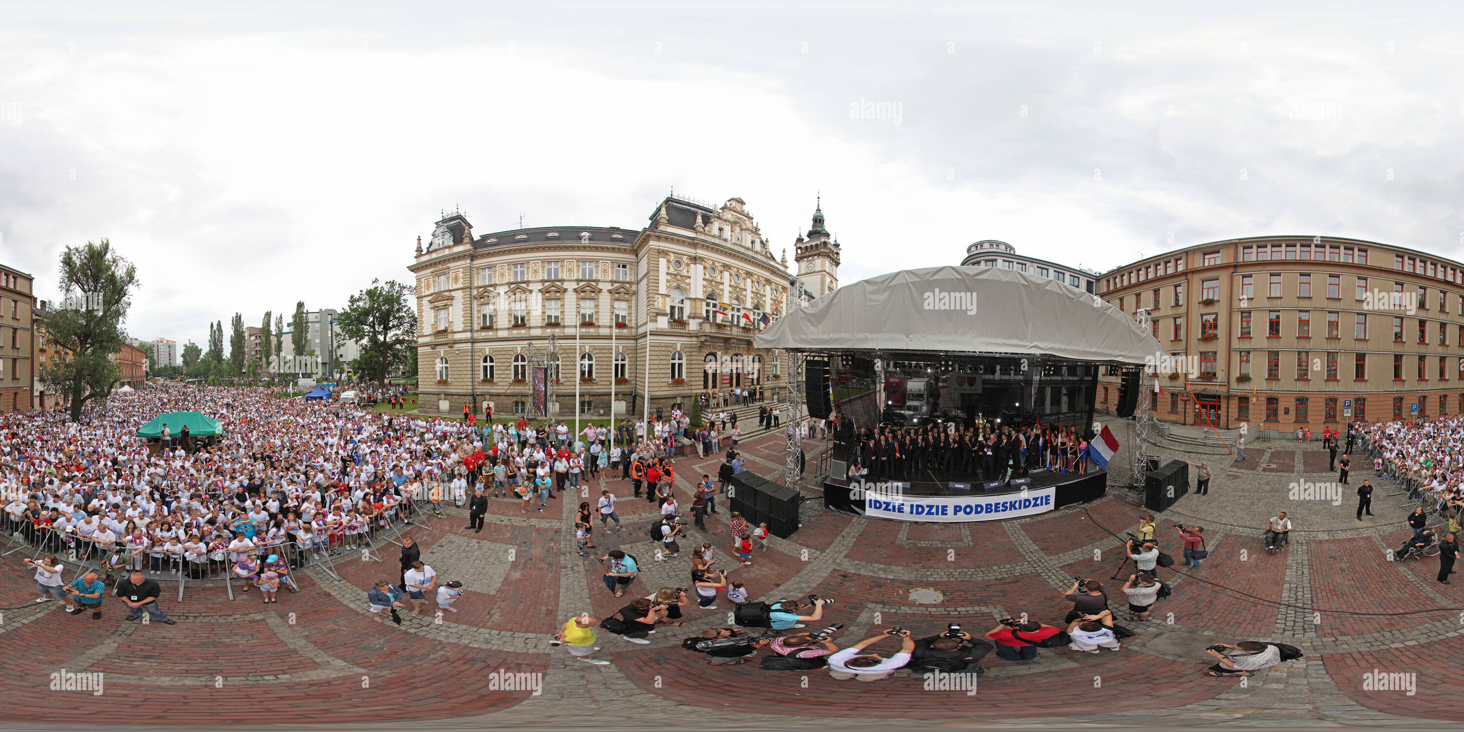 Vue panoramique à 360° de TS Podbeskidzie Bielsko-Biała - promotion à la première division (Ekstraklasa) - Célébration à l'Hôtel de ville Square