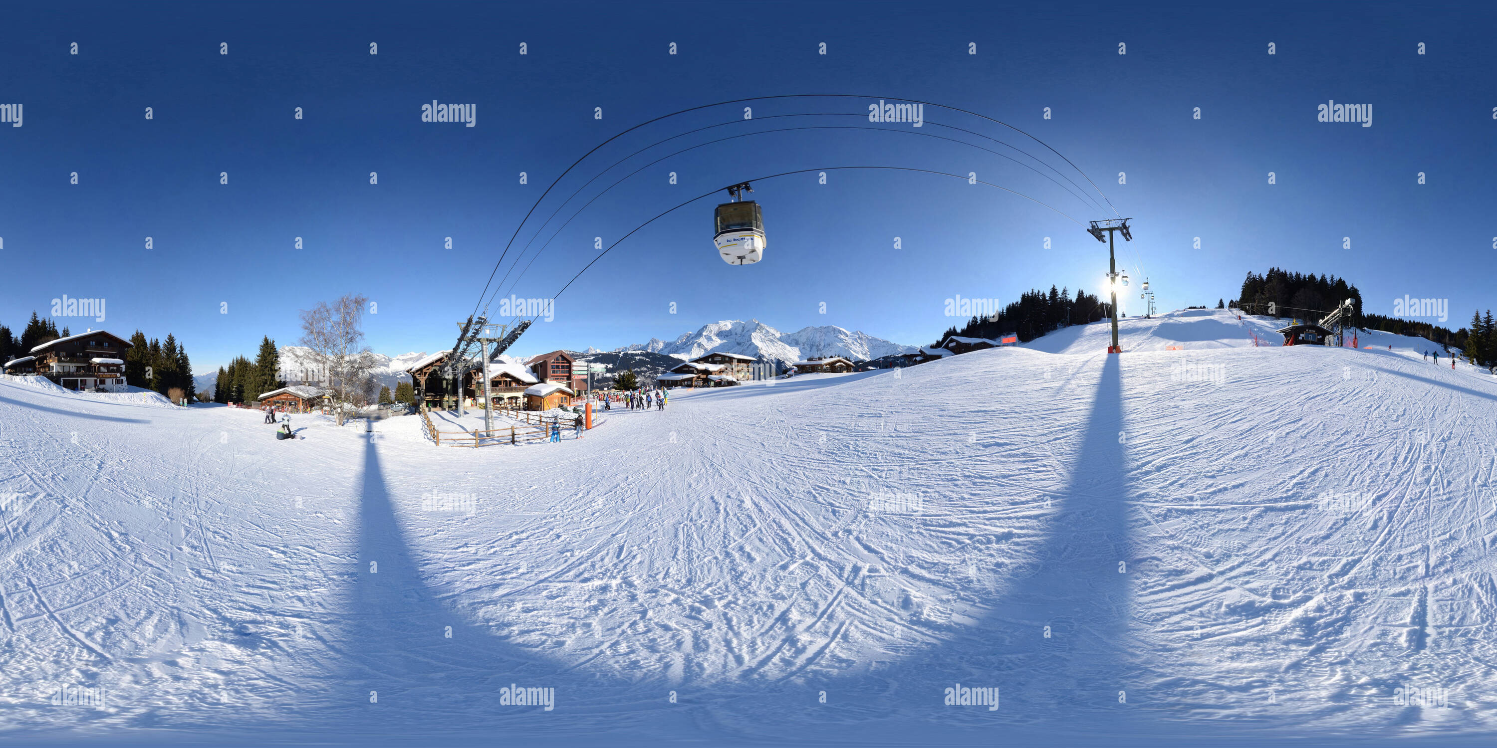 Vue panoramique à 360° de Ascenseur de ski au-dessus de St Gervais, France