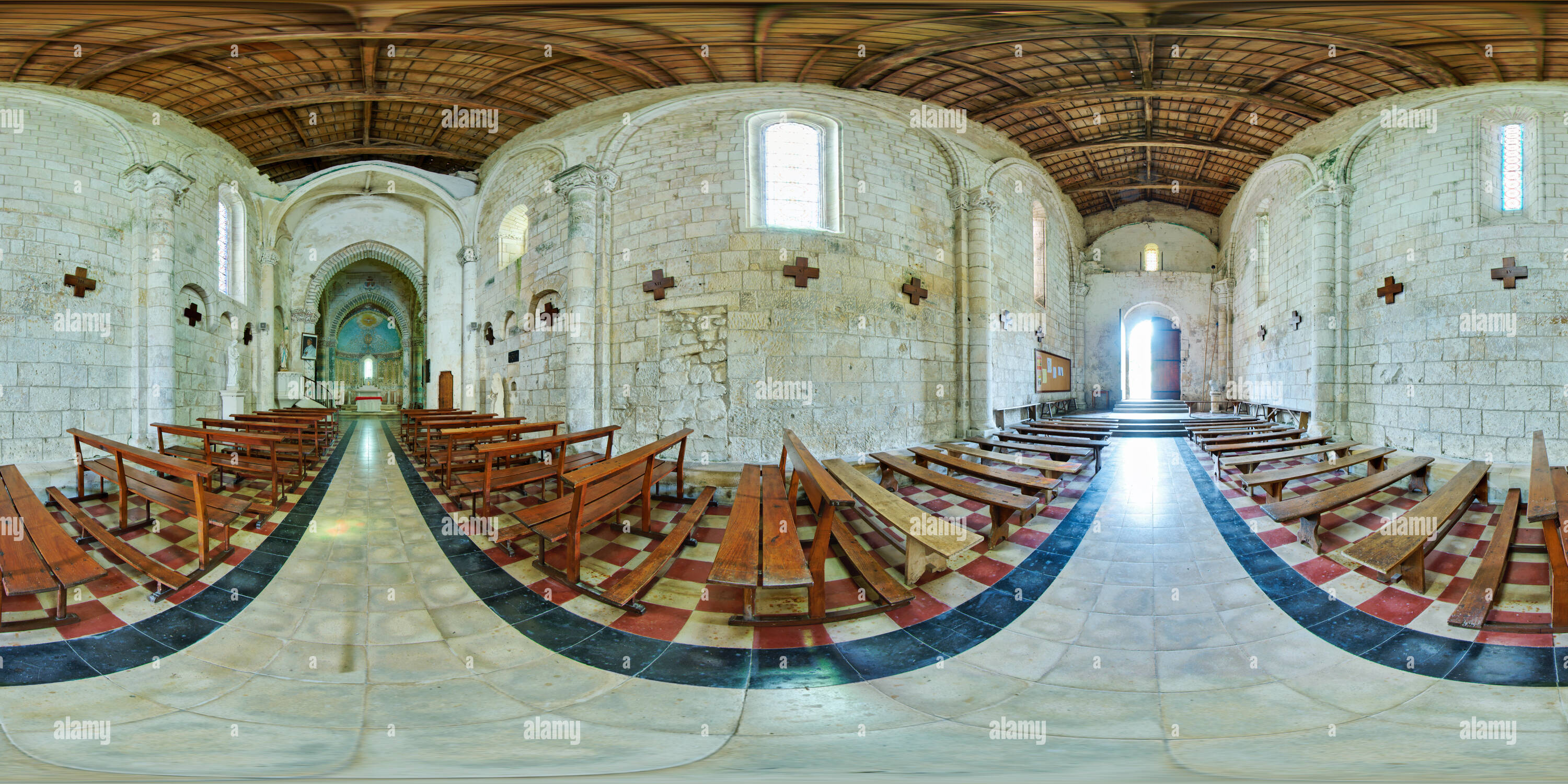 Vue panoramique à 360° de Nef de l'église de Marignac - France