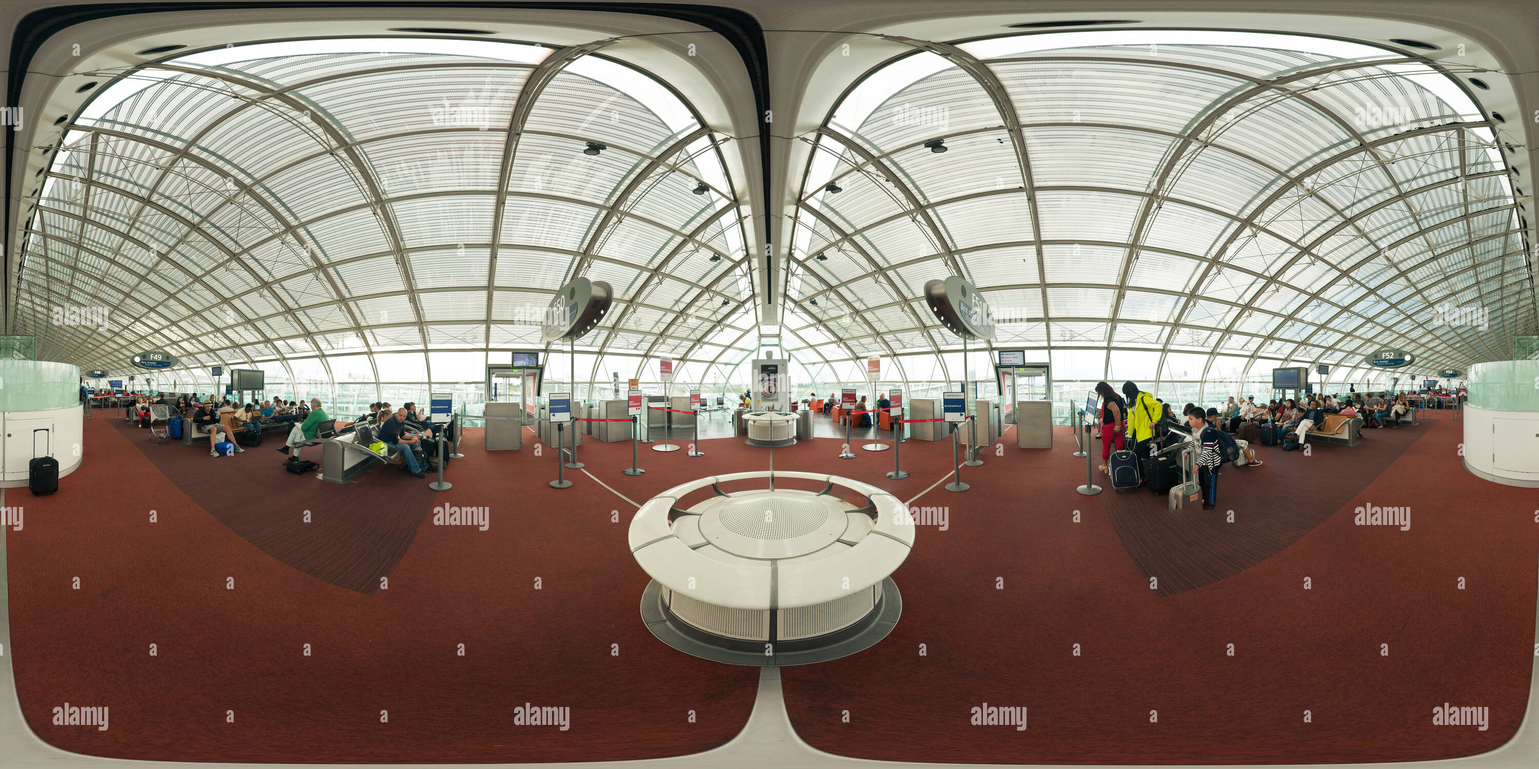 Terminal 2f charles de gaulle Banque de photographies et d’images à