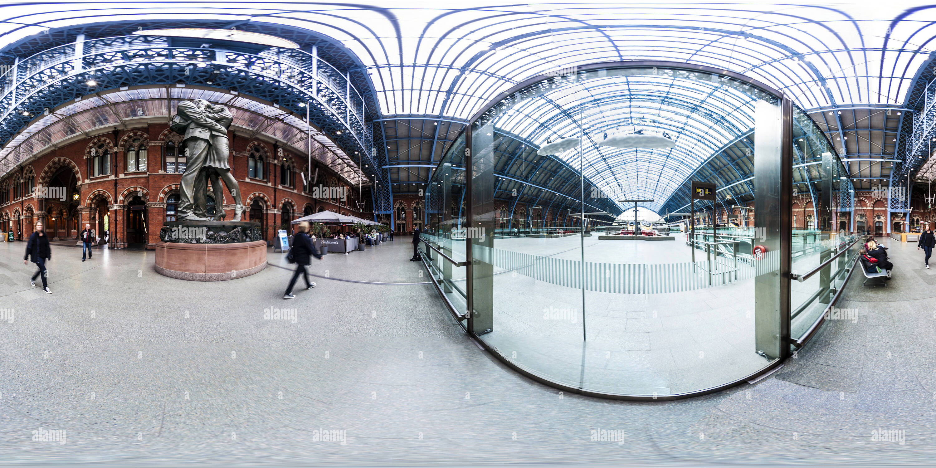 Vue panoramique à 360° de Good Bye Kiss - St Pancras - Londres