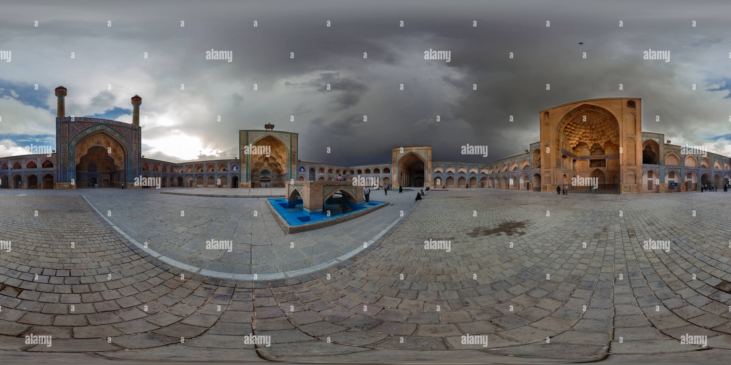 Vue panoramique à 360° de La mosquée Masjed-e Jāmé Eşfahān -