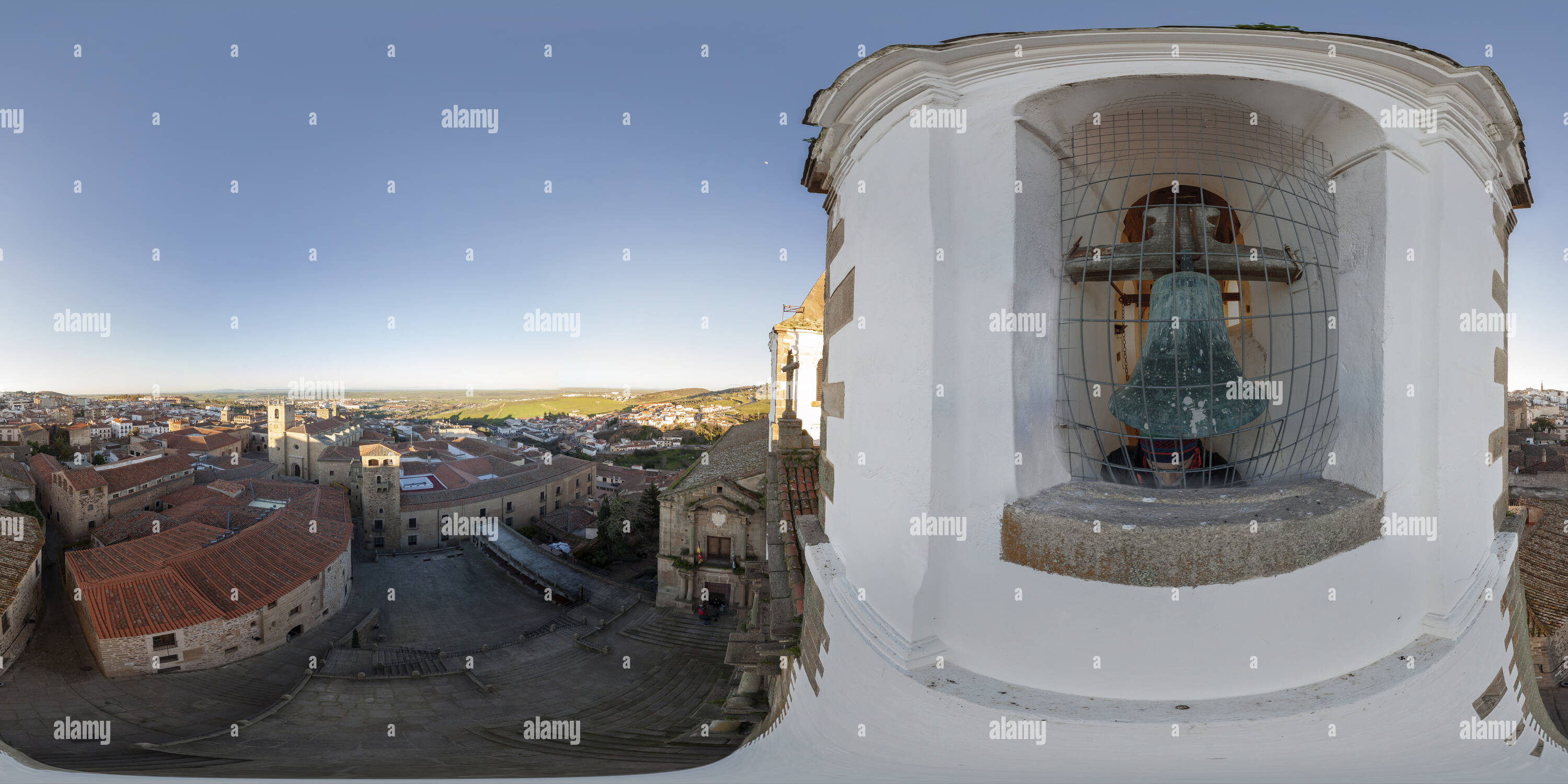 Vue panoramique à 360° de Caceres du clocher de l'église de san francisco. l'Espagne