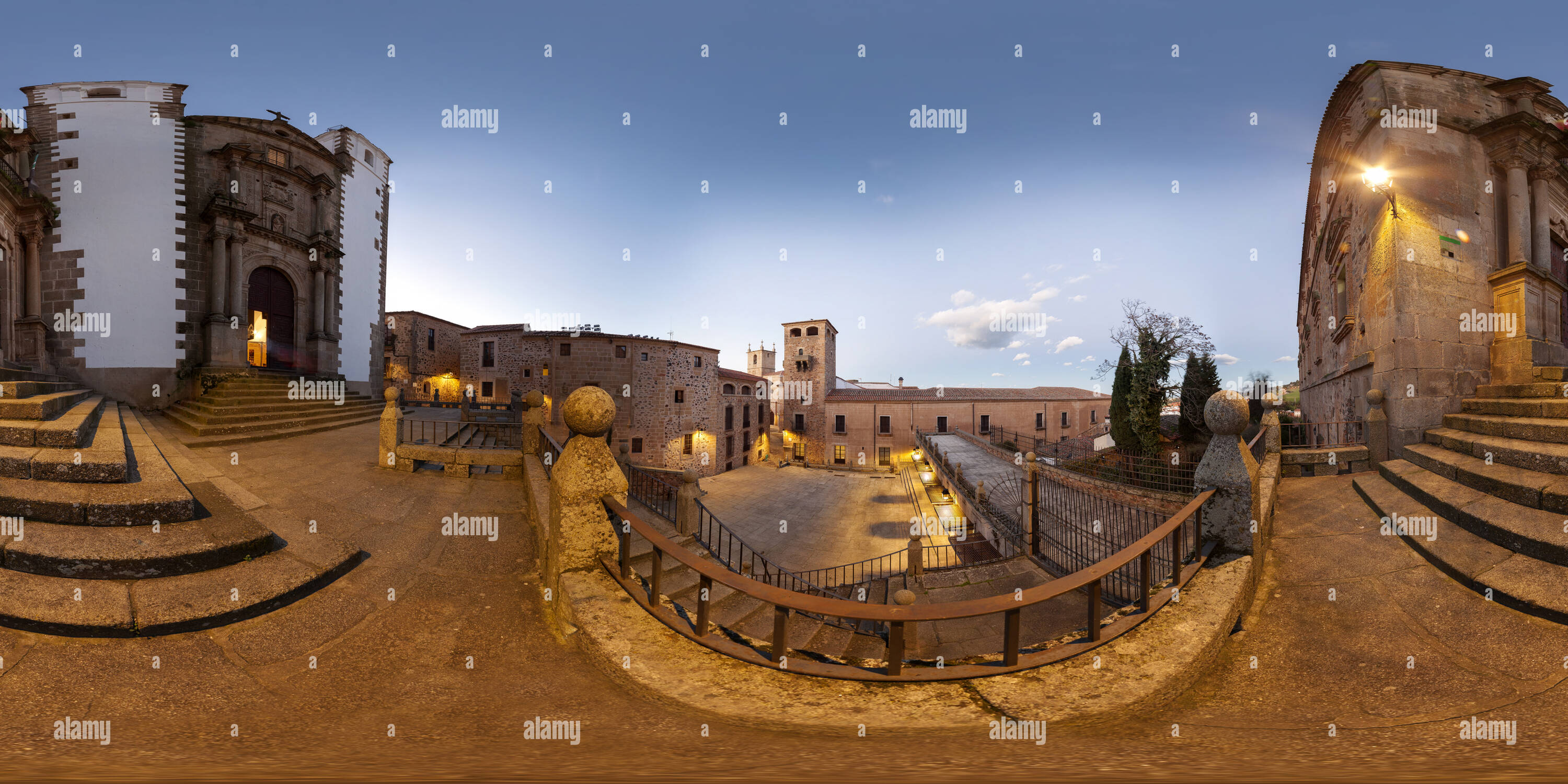 Vue panoramique à 360° de La place de San Jorge caceres espagne.