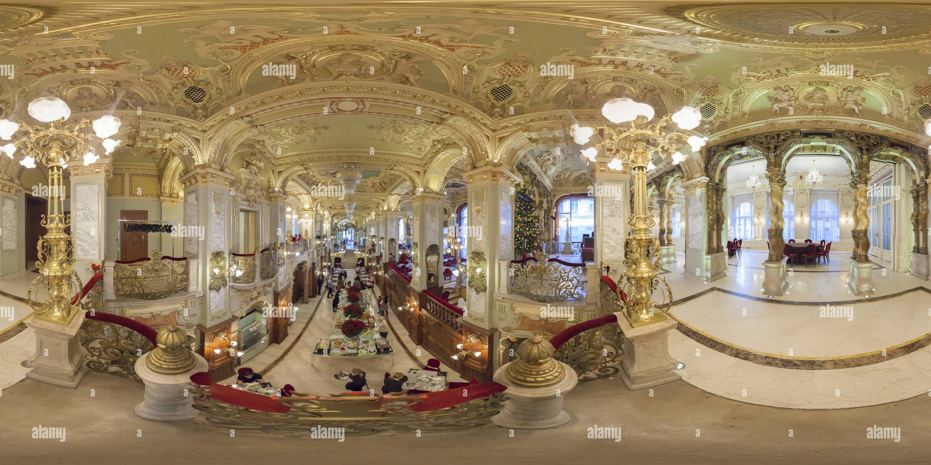 Vue panoramique à 360° de New York Cafe. Budapest