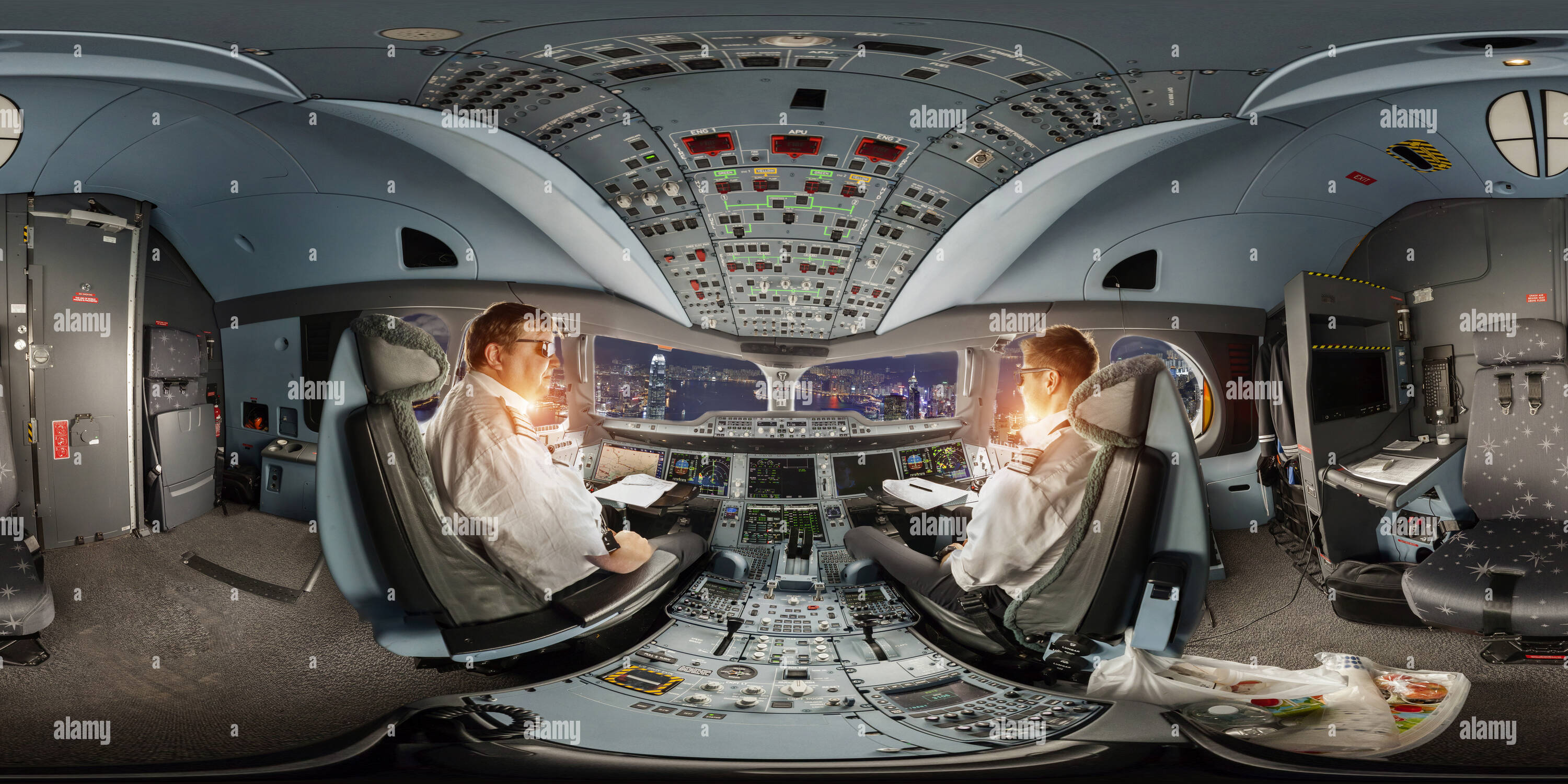 Vue panoramique à 360° de Le cockpit de l'avion Airbus A350 L'atterrissage à Hong Kong