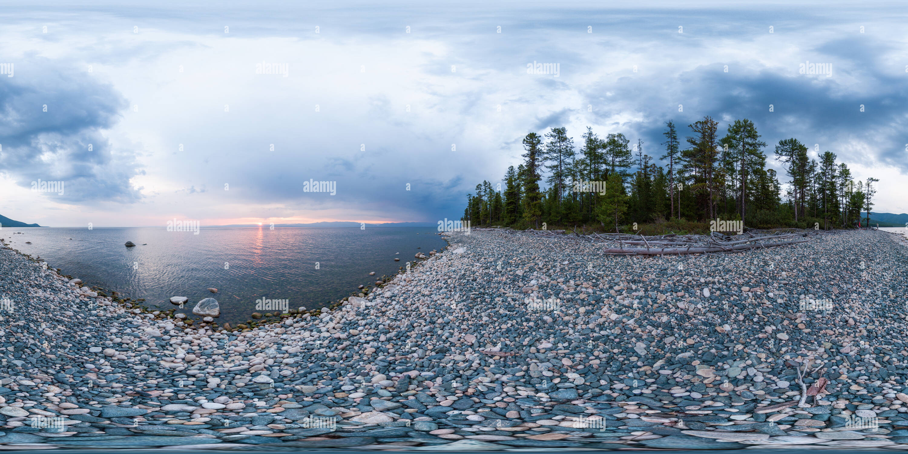 Vue panoramique à 360° de Soir sur Baikal, Birakan cape