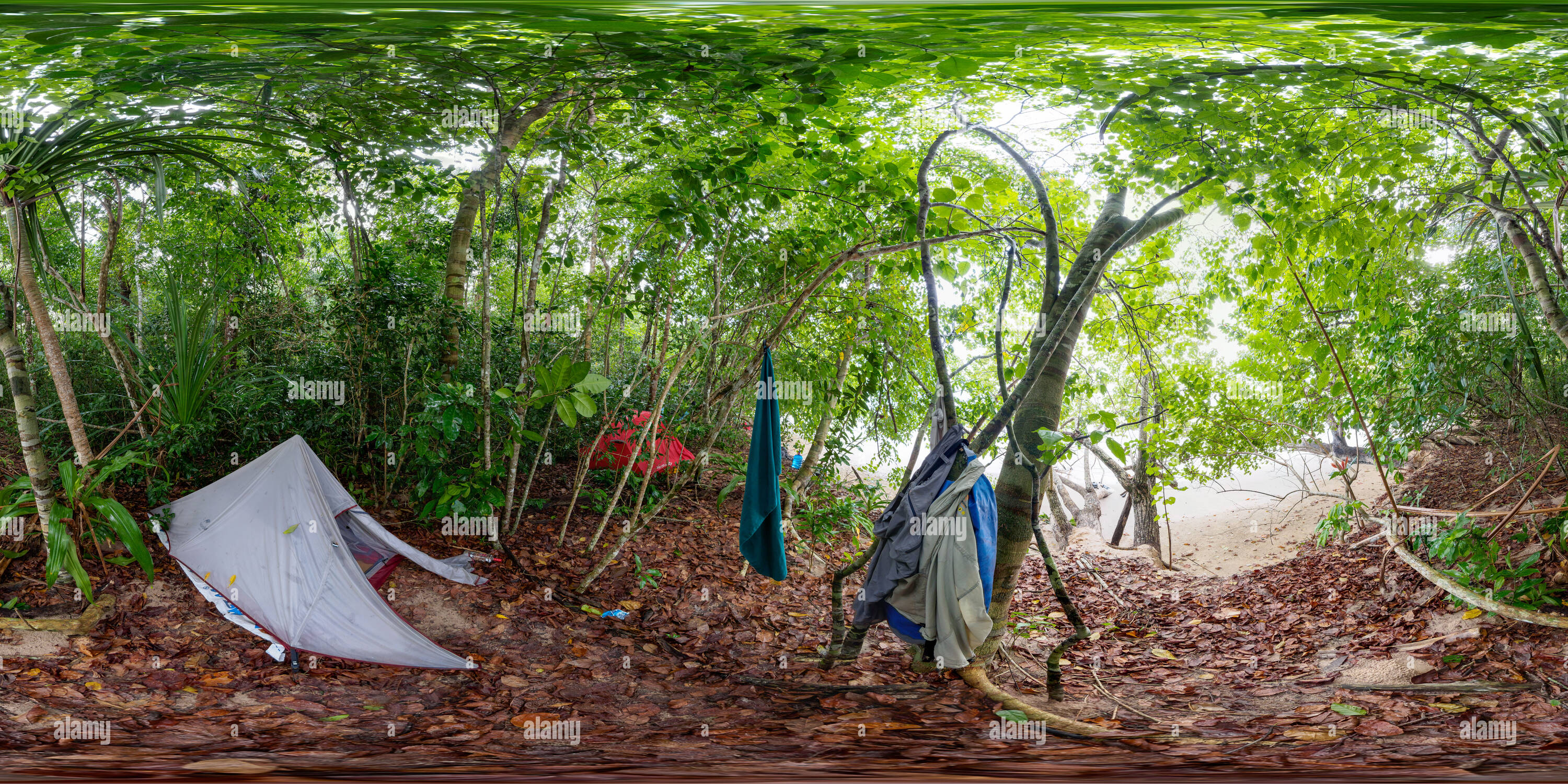 Vue panoramique à 360° de Camping sur l'île de Pulau Banyak Bangkaru, Îles